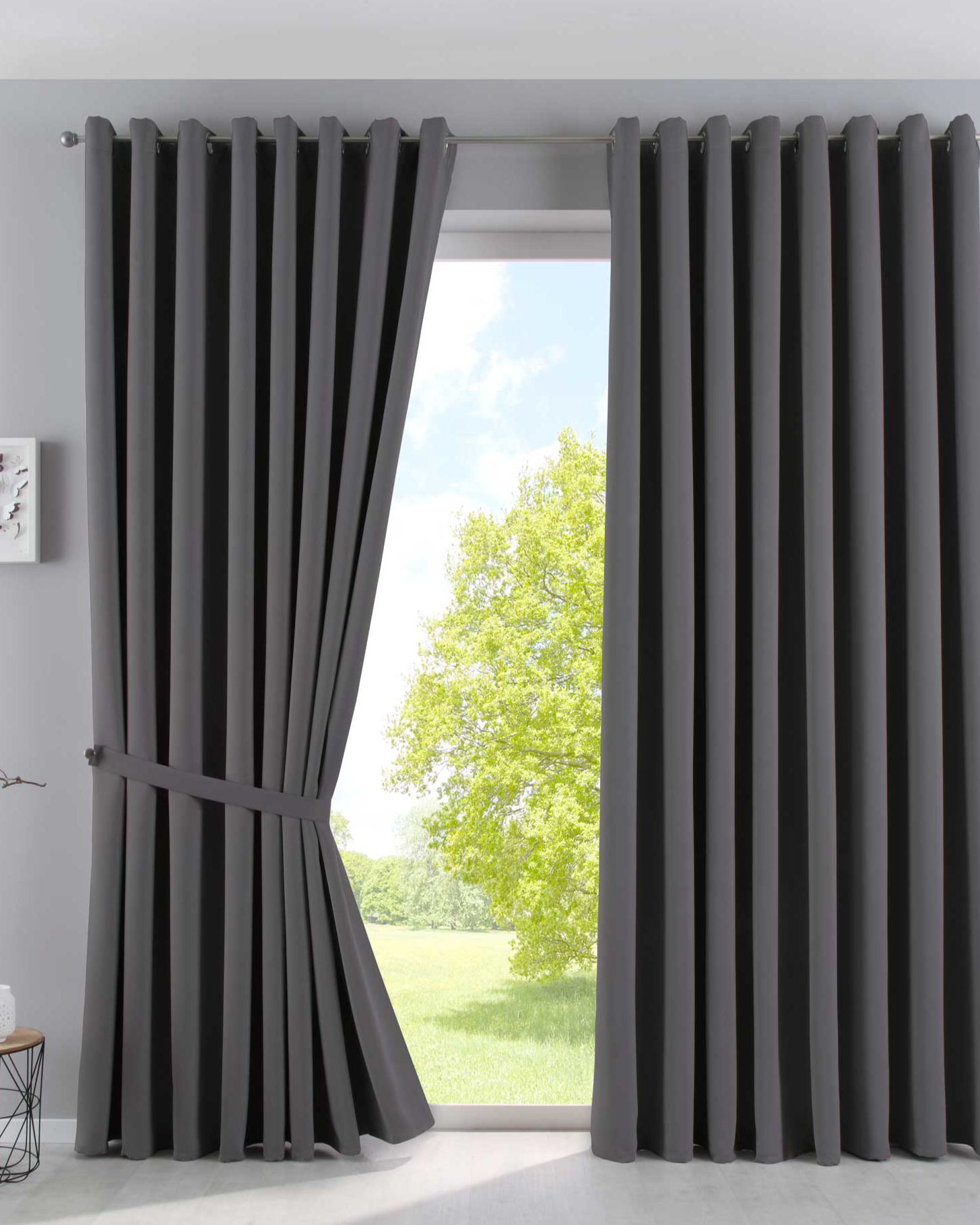 Vorhänge Blickdicht »NewYork« 2er-Pack Thermo-Gardinen Verdunkelungsvorhang Blackout Ösen schalldämmend UV-Schutz Raffhalter 201920600-2 Vorhang Set 201920600-2dunkelgrau-295_2024-05-02T13_20_53.542Z | Gardinenbox.de