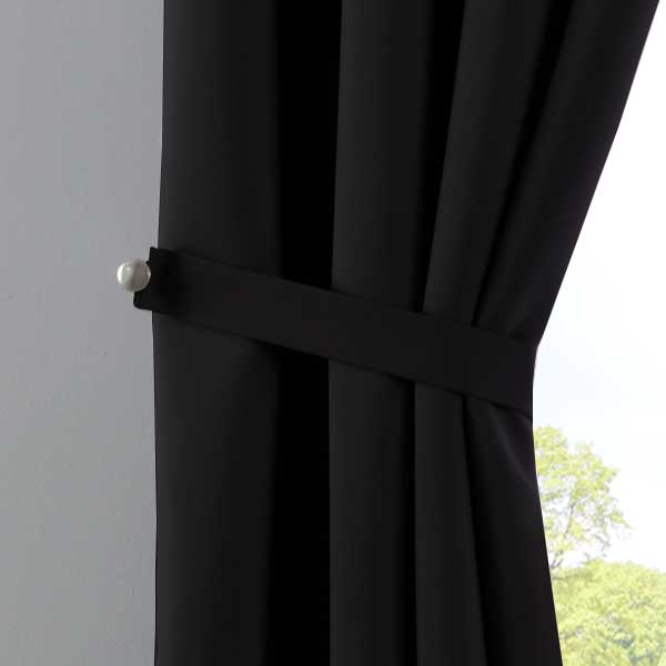 Vorhang Blickdicht »NewYork« 1er-Pack Thermo-Gardine Verdunkelungsvorhang Blackout Ösen schalldämmend UV-Schutz Raffhalter 201920600 Vorhang 201920600_schwarz_4 | Gardinenbox.de