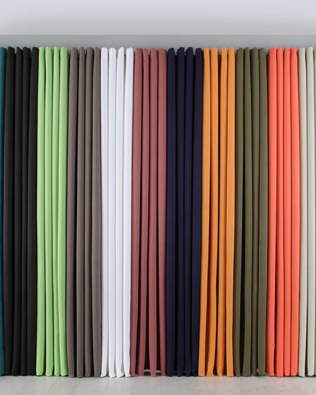 Vorhang Blickdicht »NewYork« 1er-Pack Thermo-Gardine Verdunkelungsvorhang Blackout Ösen schalldämmend UV-Schutz Raffhalter 201920600 Vorhang 201920600var | Gardinenbox.de