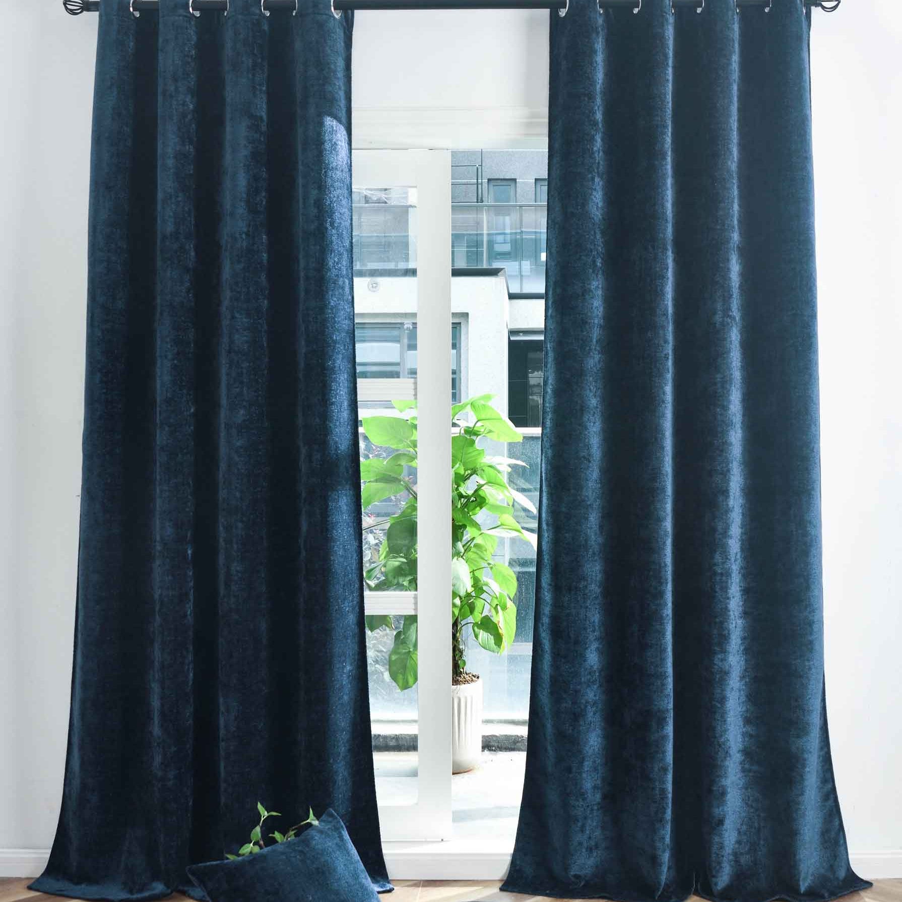 2er Set Verdunkelungsvorhänge »Nürnberg« Ösen Raffhalter Chenille samtig weich geschmeidig fallend 202420-2 Blau Vorhang 202420-2blau | Gardinenbox.de