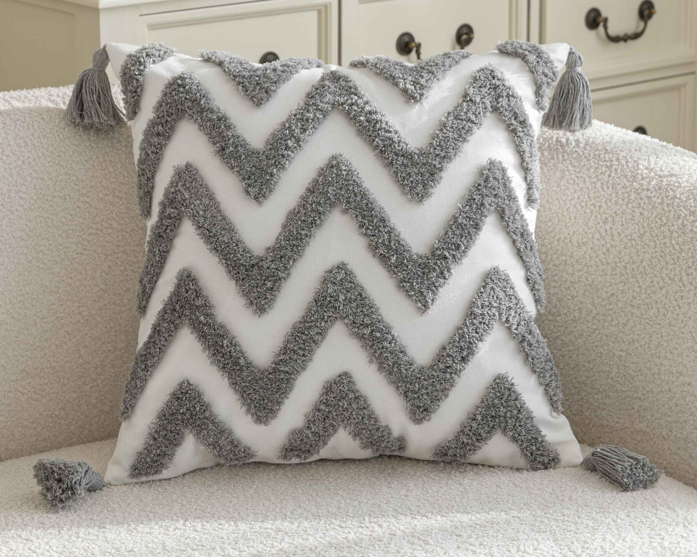 Kissenhülle »Bonn« Frottee-Stickerei 100% Baumwolle Zickzack-Design hochwertiger Leinenstoff 202495K Grau Kissenhülle 202495Kgrau | Gardinenbox.de