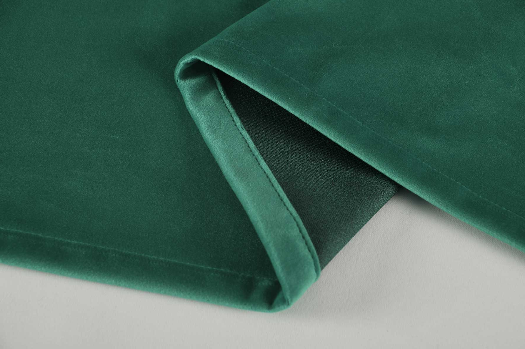 Verdunkelungsvorhang »Milano« Samt blickdicht Schlaufenband Tunneldurchzug Blackout Bügelband kürzbar 20357 Vorhang Set 20357_2024-05-02T13_34_08.550Z | Gardinenbox.de