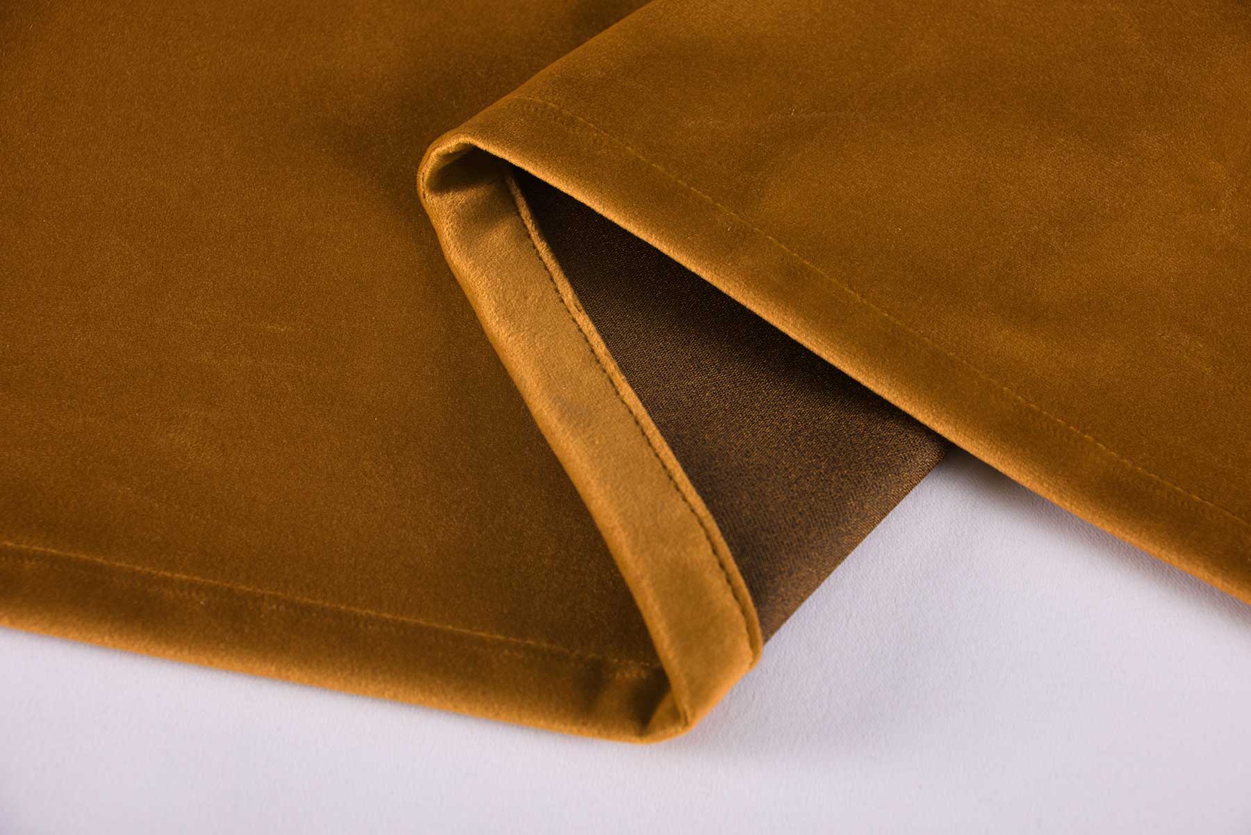 Verdunkelungsvorhang »Milano« Samt blickdicht Schlaufenband Tunneldurchzug Blackout Bügelband kürzbar 20357 Vorhang Set 20357_senf_1_1 | Gardinenbox.de