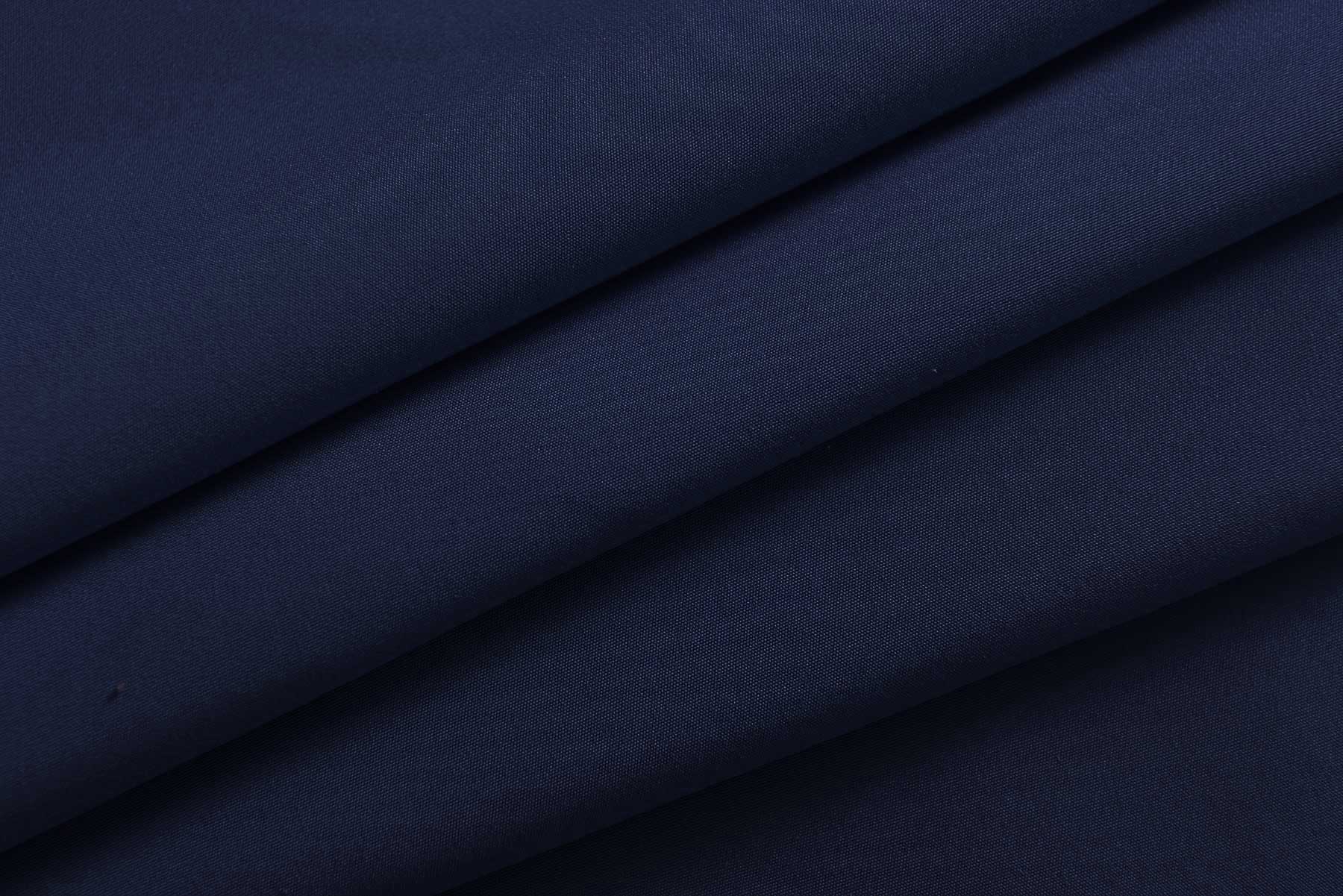 2er Set Vorhänge Schal Ösen »Berlin« Microsatin Lichtdurchlässig Uni Matt 20405N2 Vorhang 20400_detail_dunkelblau_1 | Gardinenbox.de