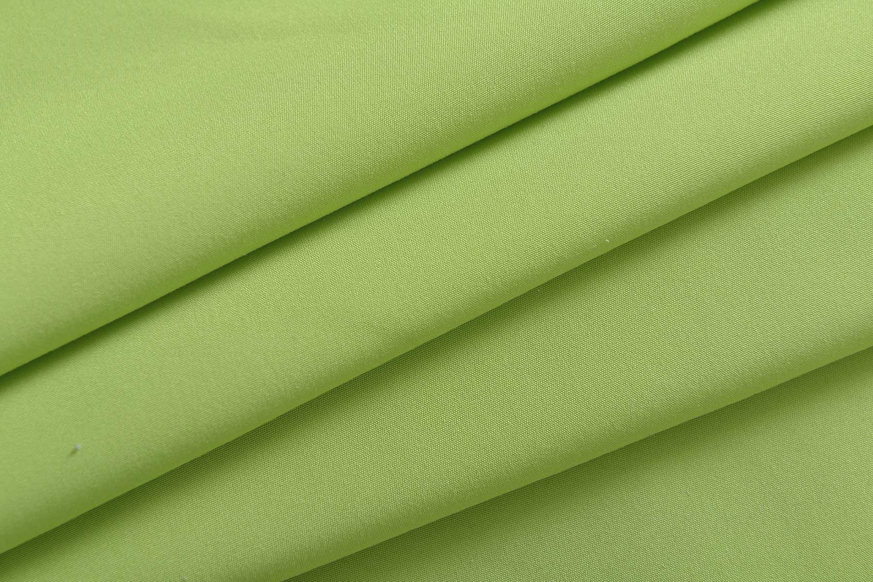 1er Set Vorhänge Schal Ösen »Berlin« Microsatin Lichtdurchlässig Uni Matt 20405N Vorhang 20400_detail_gruen_1_1_e2448148-56ef-49e3-9e29-032bc86da2b8 | Gardinenbox.de