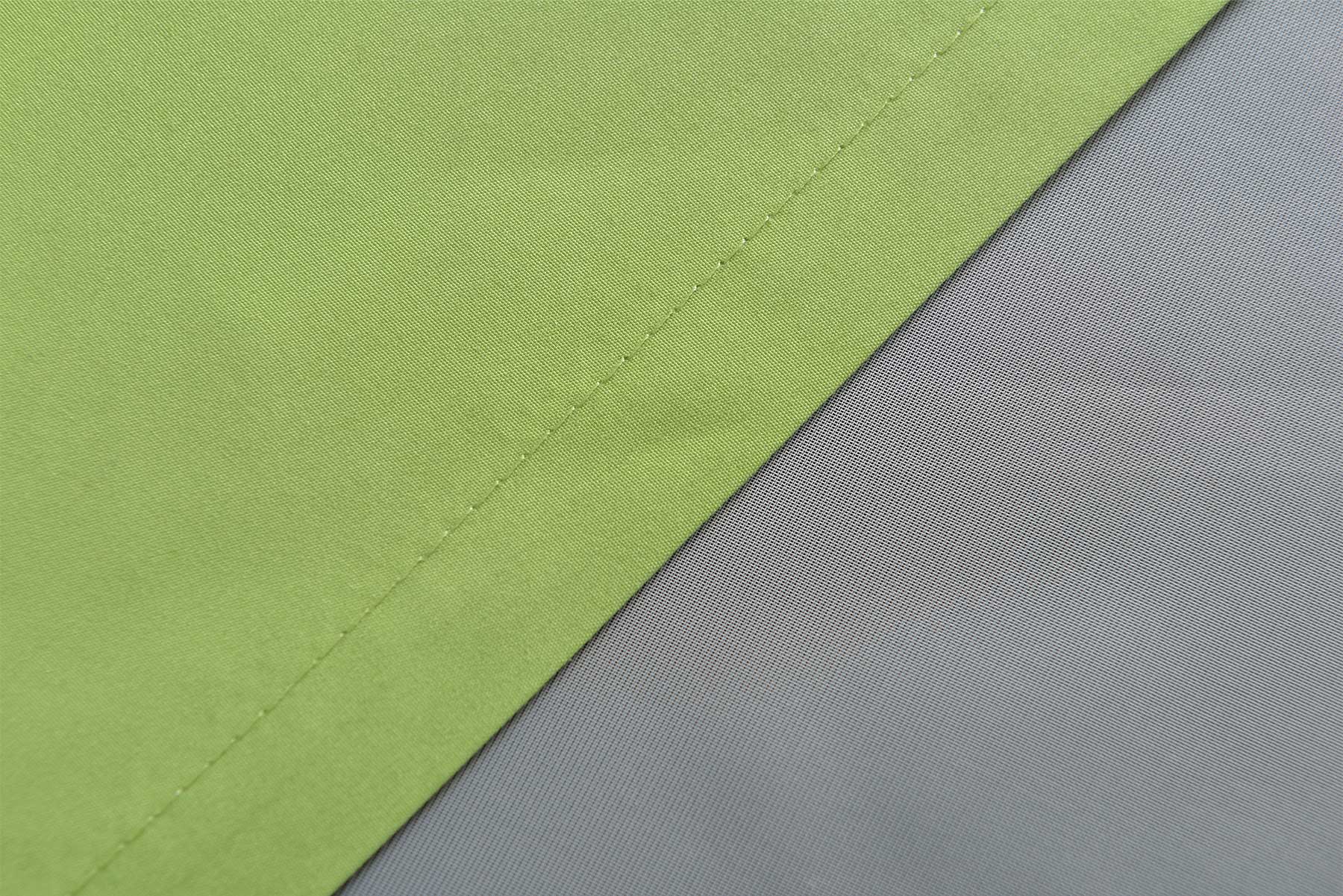 2er Set Vorhänge Schal Ösen »Berlin« Microsatin Lichtdurchlässig Uni Matt 20405N2 Vorhang 20400_detail_gruen_2_1 | Gardinenbox.de