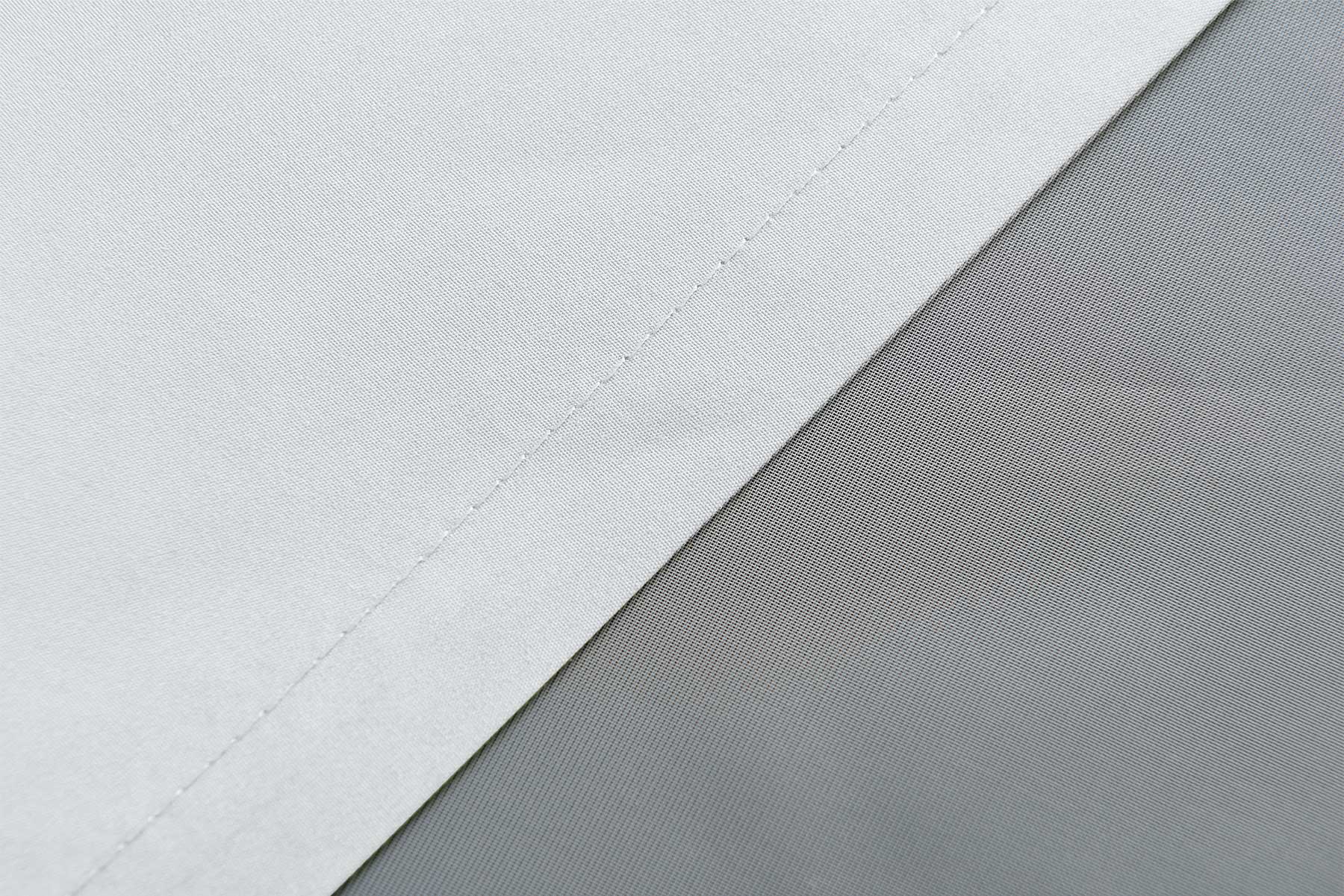 2er Set Vorhänge Schal Ösen »Berlin« Microsatin Lichtdurchlässig Uni Matt 20405N2 Vorhang 20400_detail_weiss_2_1 | Gardinenbox.de