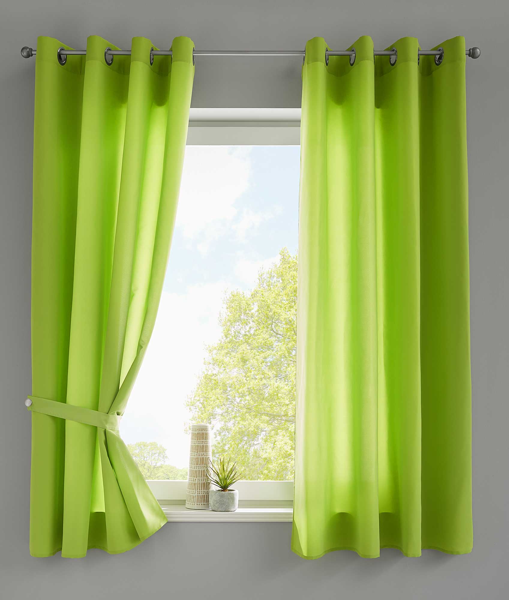 2er Set Vorhänge Schal Ösen »Berlin« Microsatin Lichtdurchlässig Uni Matt 20405N2 Apfelgrün HxB 175x140 cm Vorhang 20405N2apfelgruen-175_2c55985e-c0b5-4fc8-858f-22c725212120 | Gardinenbox.de