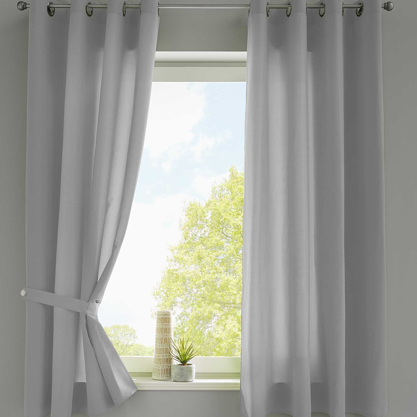 2er Set Vorhänge Schal Ösen »Berlin« Microsatin Lichtdurchlässig Uni Matt 20405N2 Grau HxB 145x140 cm Vorhang 20405N2grau-175 | Gardinenbox.de