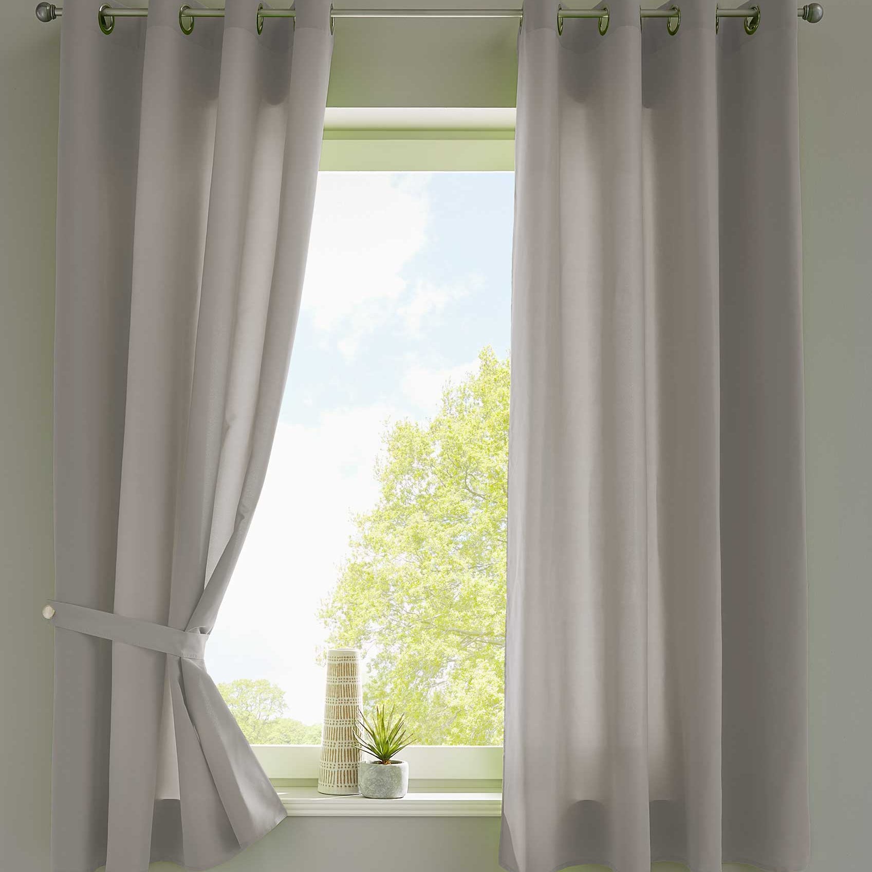 2er Set Vorhänge Schal Ösen »Berlin« Microsatin Lichtdurchlässig Uni Matt 20405N2 Stein HxB 145x140 cm Vorhang 20405N2stein-175 | Gardinenbox.de