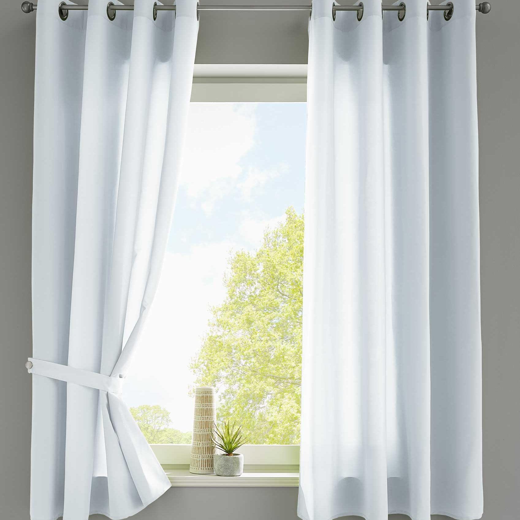 2er Set Vorhänge Schal Ösen »Berlin« Microsatin Lichtdurchlässig Uni Matt 20405N2 Weiß HxB 145x140 cm Vorhang 20405N2weiss-175 | Gardinenbox.de