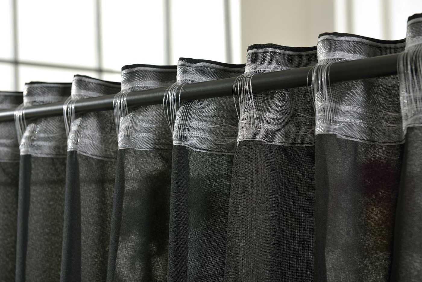 Vorhang Schal verdeckte Schlaufen >>Cationic<< blickdicht Leinen Optik natura seidenmatt (HxB) Landhaus Stil 20440 Vorhang 20440_schwarz_8 | Gardinenbox.de