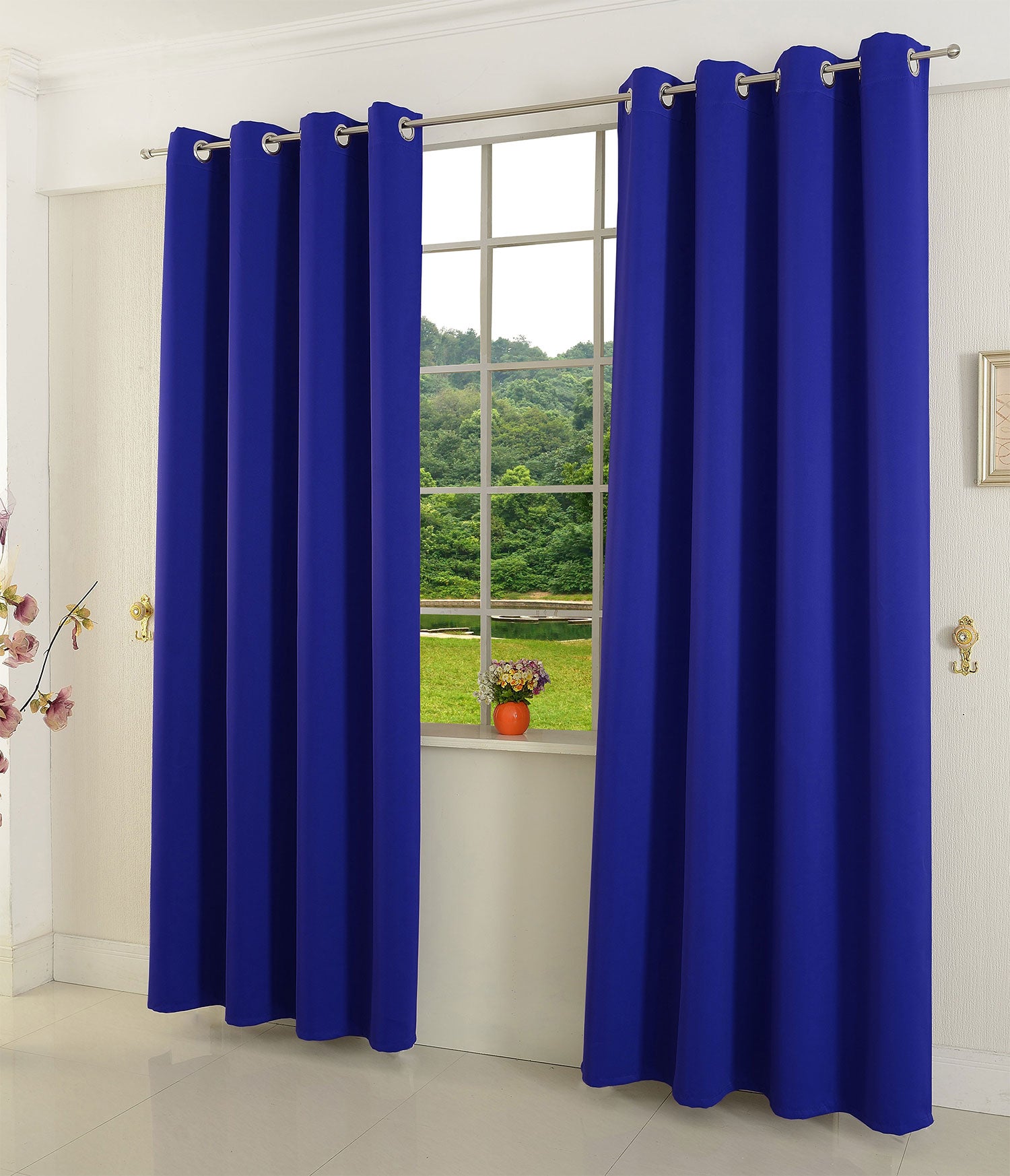 Verdunkelungsvorhang Ösen matt uni Farben blickdicht Blackout 20600 Royalblau 245x135 (HxB) Vorhang 20600royalblau_3bd6e055-e26b-4310-974a-9f13b6363e2e | Gardinenbox.de