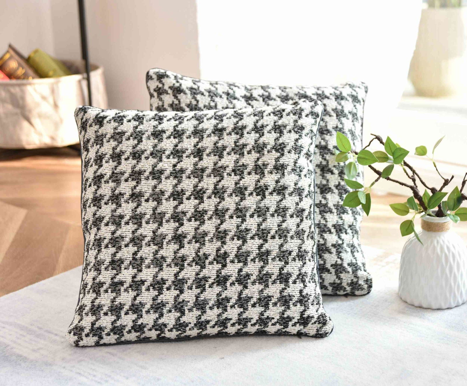 2er Set Kissen LxB 40x40 cm Creme Schwarz »PARIS« mit Füllung Ausgefallenes Hahnentritt-Muster schwarzes Paspelband 2023320K-2 Kissen mit Füllung 2er_Set_Kissen_LxB_40x40_cm_Creme_Schwarz_PARIS_mit_Fullung_Ausgefallenes_Hahnentritt-Muster_schwarzes_Paspelband_2023320K-2_-_Gardinenbox.de_-_-3672181 | Gardinenbox.de