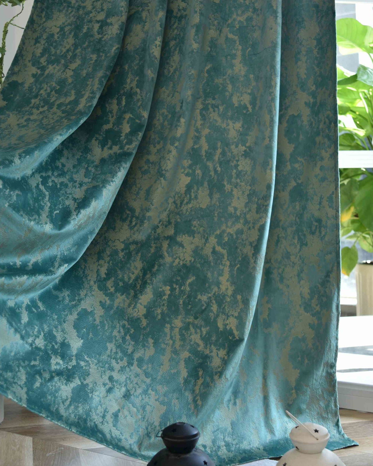 2er Set Vorhänge Samt Damast »MILANO STAR« Vorhang mit Foliendruck und Multiband Aufhängung: Königlicher Luxus für Ihr Zuhause 2023300-2 Vorhang Set 2er_Set_Vorhange_Samt_Damast_MILANO_STAR_Vorhang_mit_Foliendruck_und_Multiband_Aufhangung_Koniglicher_Luxus_fur_Ihr_Zuhause_2023300-2_-_Gardinenbox.de_-_-3674223 | Gardinenbox.de