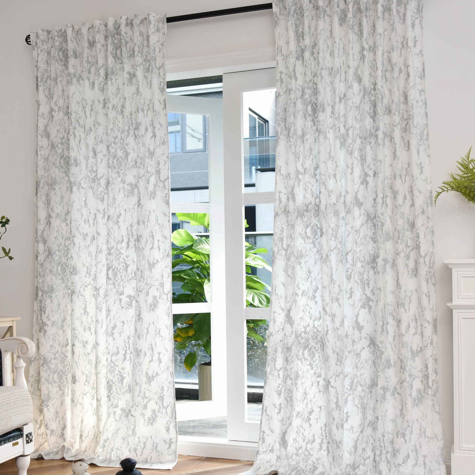 2er Set Vorhänge Samt Damast »MILANO STAR« Vorhang mit Foliendruck und Multiband Aufhängung: Königlicher Luxus für Ihr Zuhause 2023300-2 Weiß Silber Vorhang Set 2er_Set_Vorhange_Samt_Damast_MILANO_STAR_Vorhang_mit_Foliendruck_und_Multiband_Aufhangung_Koniglicher_Luxus_fur_Ihr_Zuhause_2023300-2_-_Gardinenbox.de_-_-3674316 | Gardinenbox.de