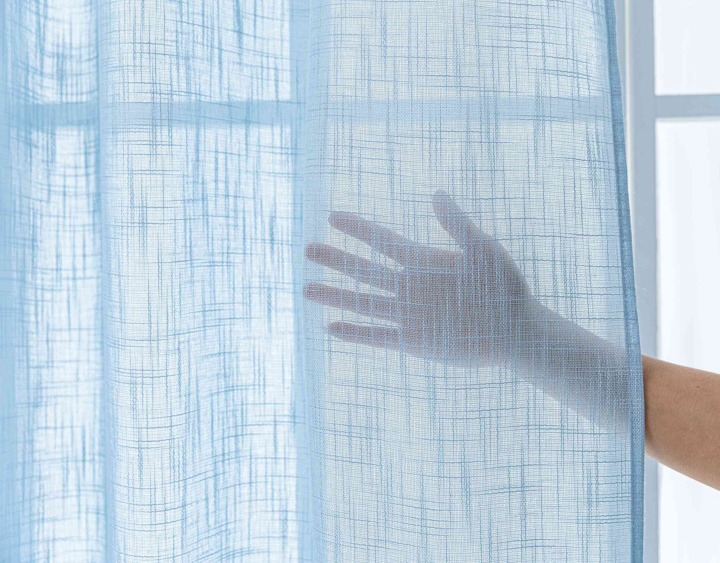 Gardine Ösen Grobfaser »Seoul« Ösen Linenlook-Struktur Uni Halbransparent Blickdicht 2024110 Gardinenschal 3F3A0493 | Gardinenbox.de