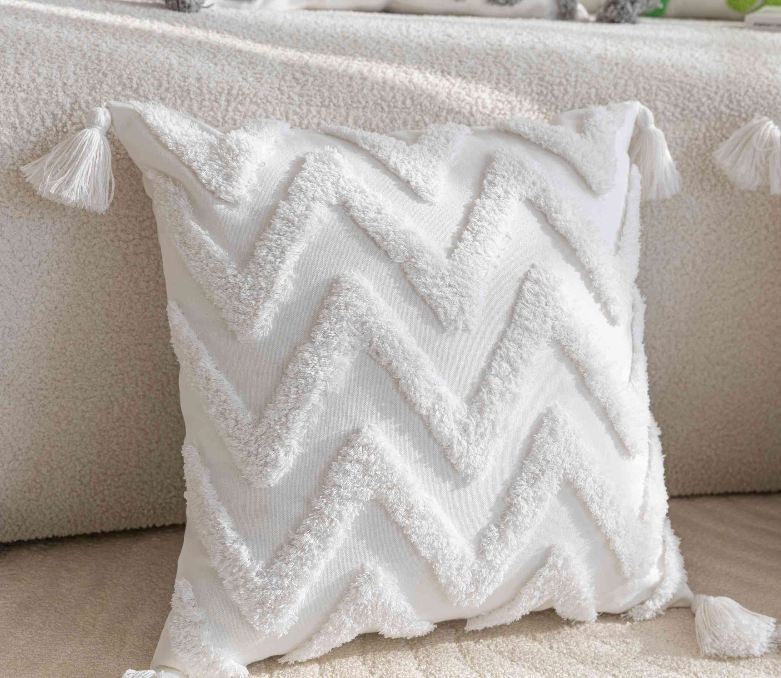 Kissenhülle »Bonn« Frottee-Stickerei 100% Baumwolle Zickzack-Design hochwertiger Leinenstoff 202495K Kissenhülle 3F3A3675 | Gardinenbox.de