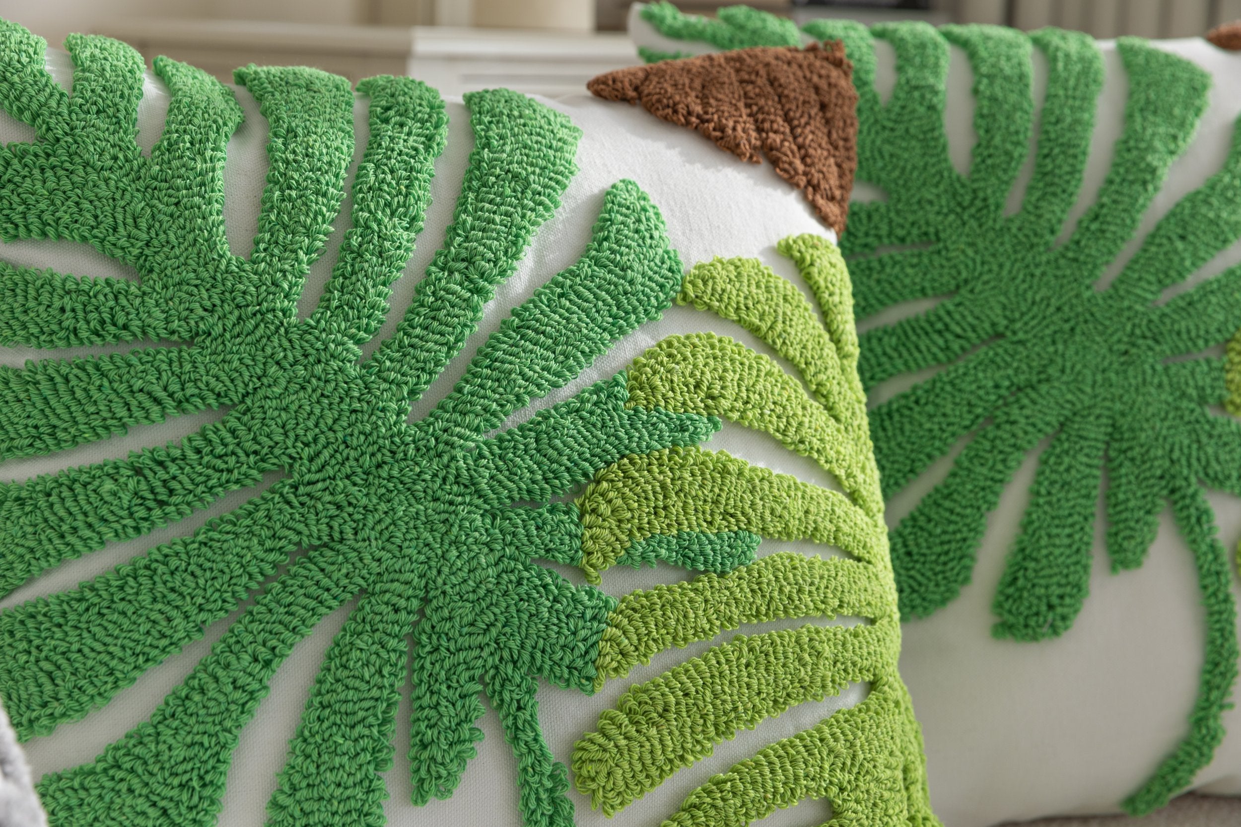 Kissenhülle »Cottbus« LxB 45x45 cm Grün Frottee-Stickerei 100% Baumwolle Monstera Blattmuster hochwertiger Leinenstoff 202490K Kissenhülle 3F3A3676 | Gardinenbox.de