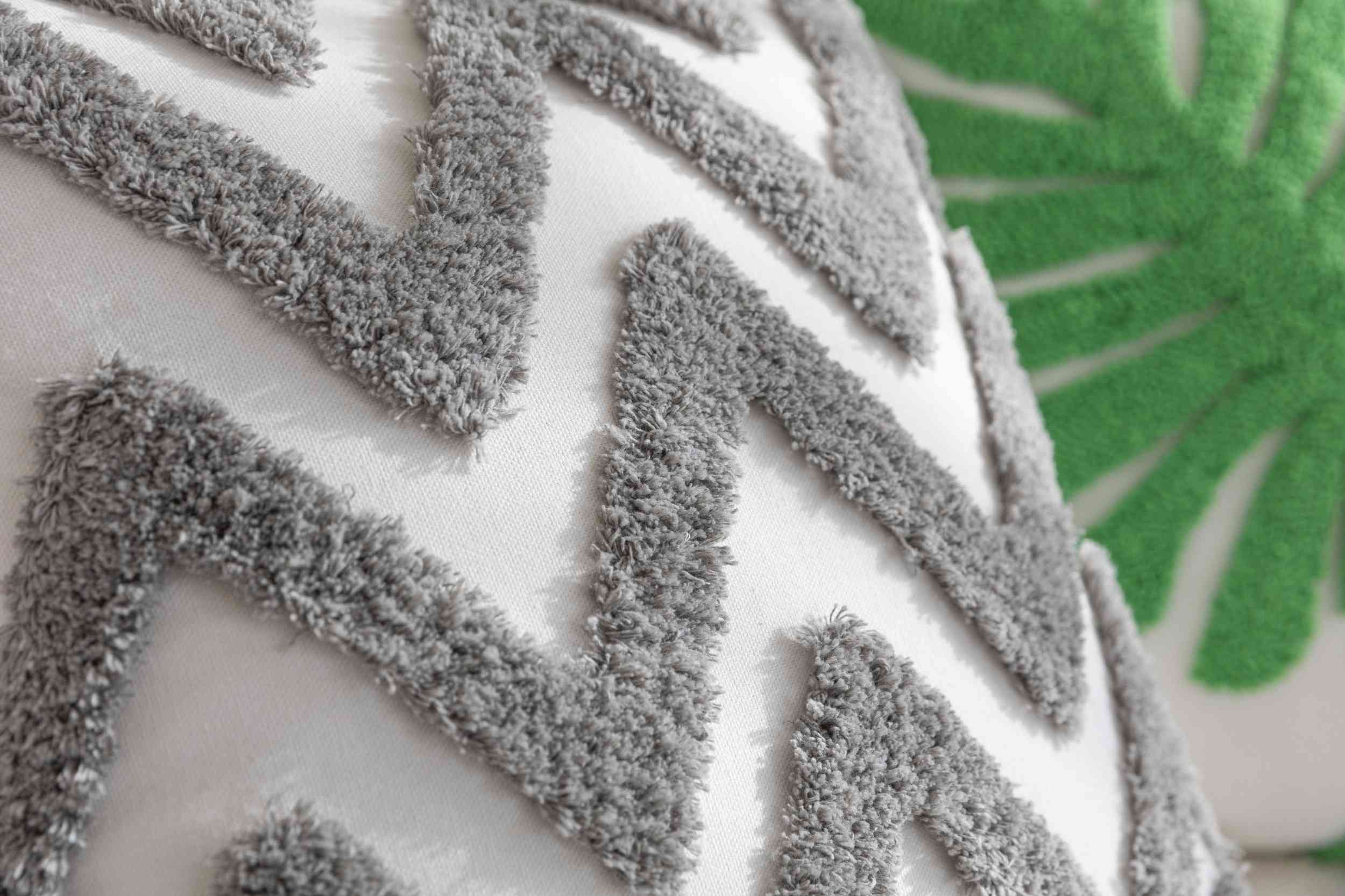 Kissenhülle »Bonn« Frottee-Stickerei 100% Baumwolle Zickzack-Design hochwertiger Leinenstoff 202495K Kissenhülle 3F3A3677 | Gardinenbox.de