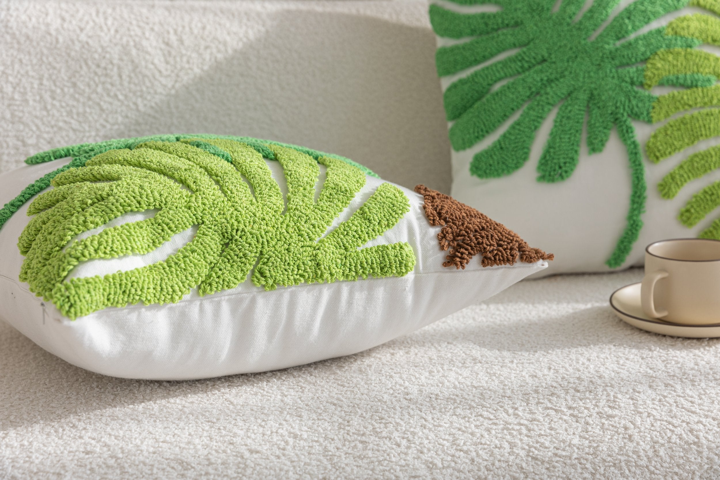 Kissenhülle »Cottbus« LxB 45x45 cm Grün Frottee-Stickerei 100% Baumwolle Monstera Blattmuster hochwertiger Leinenstoff 202490K Kissenhülle 3F3A3683 | Gardinenbox.de