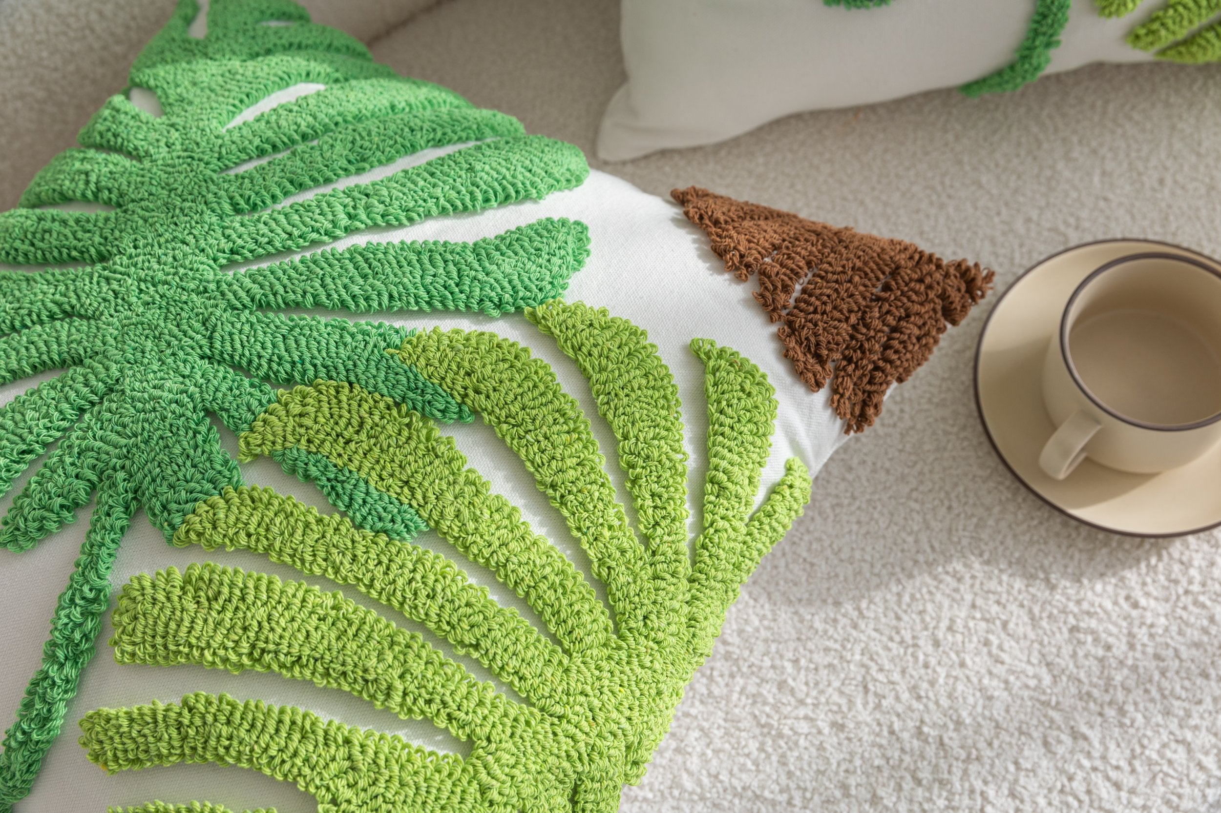 Kissenhülle »Cottbus« LxB 45x45 cm Grün Frottee-Stickerei 100% Baumwolle Monstera Blattmuster hochwertiger Leinenstoff 202490K Kissenhülle 3F3A3684 | Gardinenbox.de