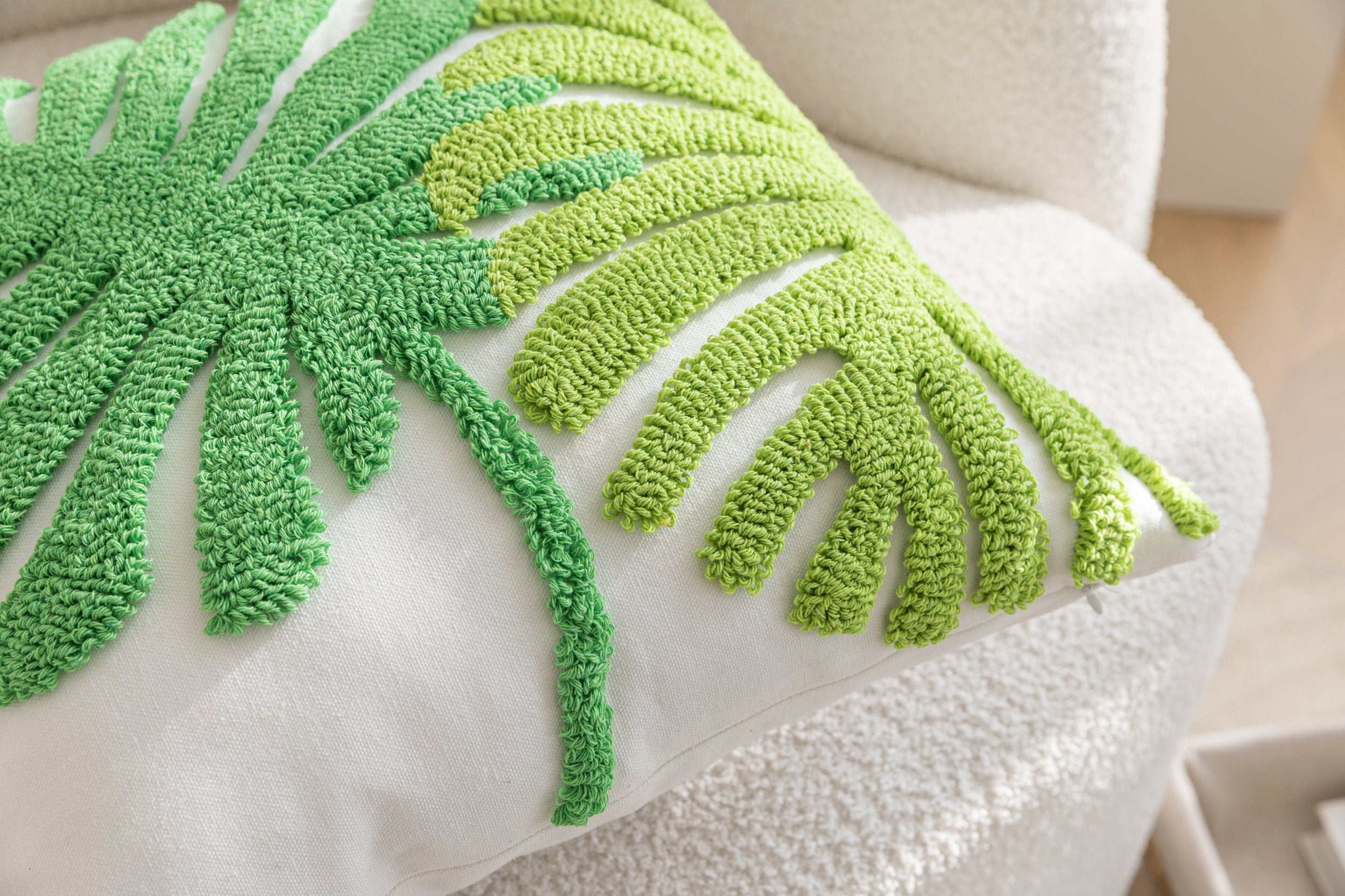 Kissenhülle »Cottbus« LxB 45x45 cm Grün Frottee-Stickerei 100% Baumwolle Monstera Blattmuster hochwertiger Leinenstoff 202490K Kissenhülle 3F3A3698 | Gardinenbox.de