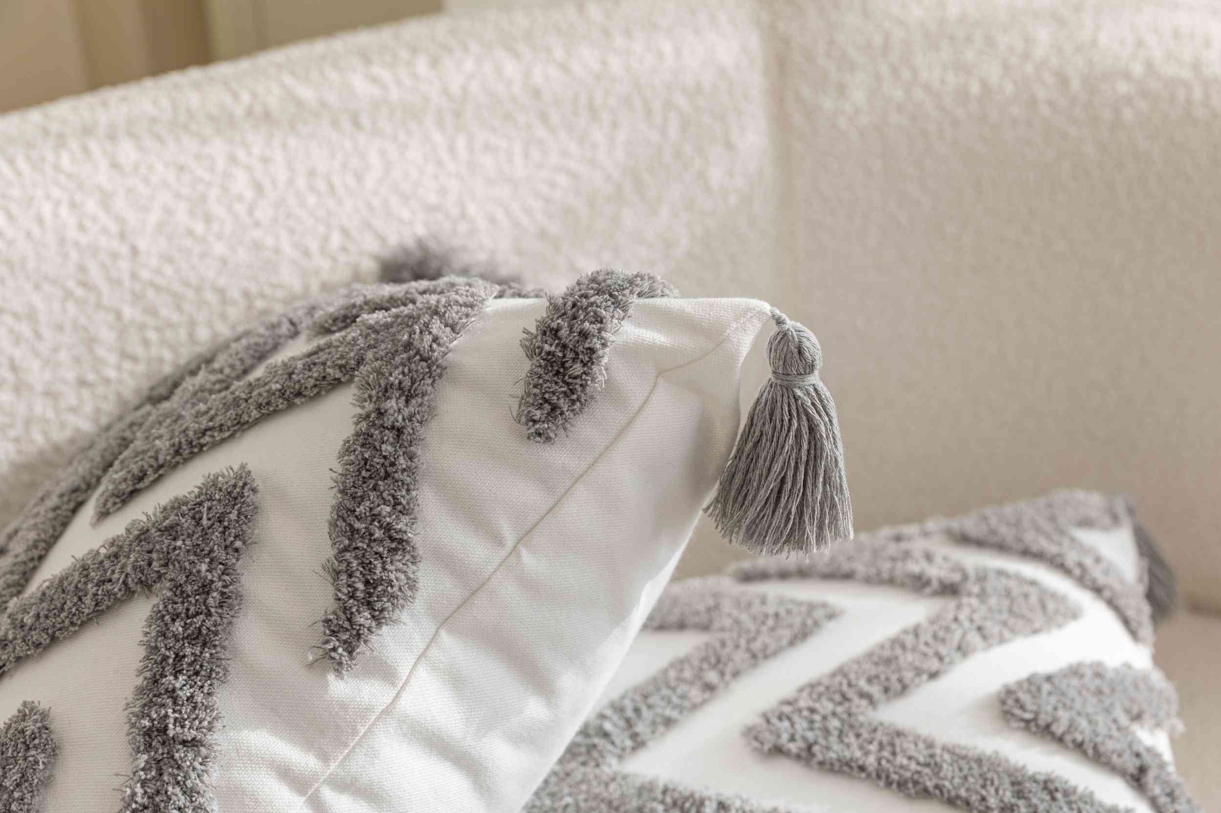 Kissenhülle »Bonn« Frottee-Stickerei 100% Baumwolle Zickzack-Design hochwertiger Leinenstoff 202495K Kissenhülle 3F3A3716 | Gardinenbox.de