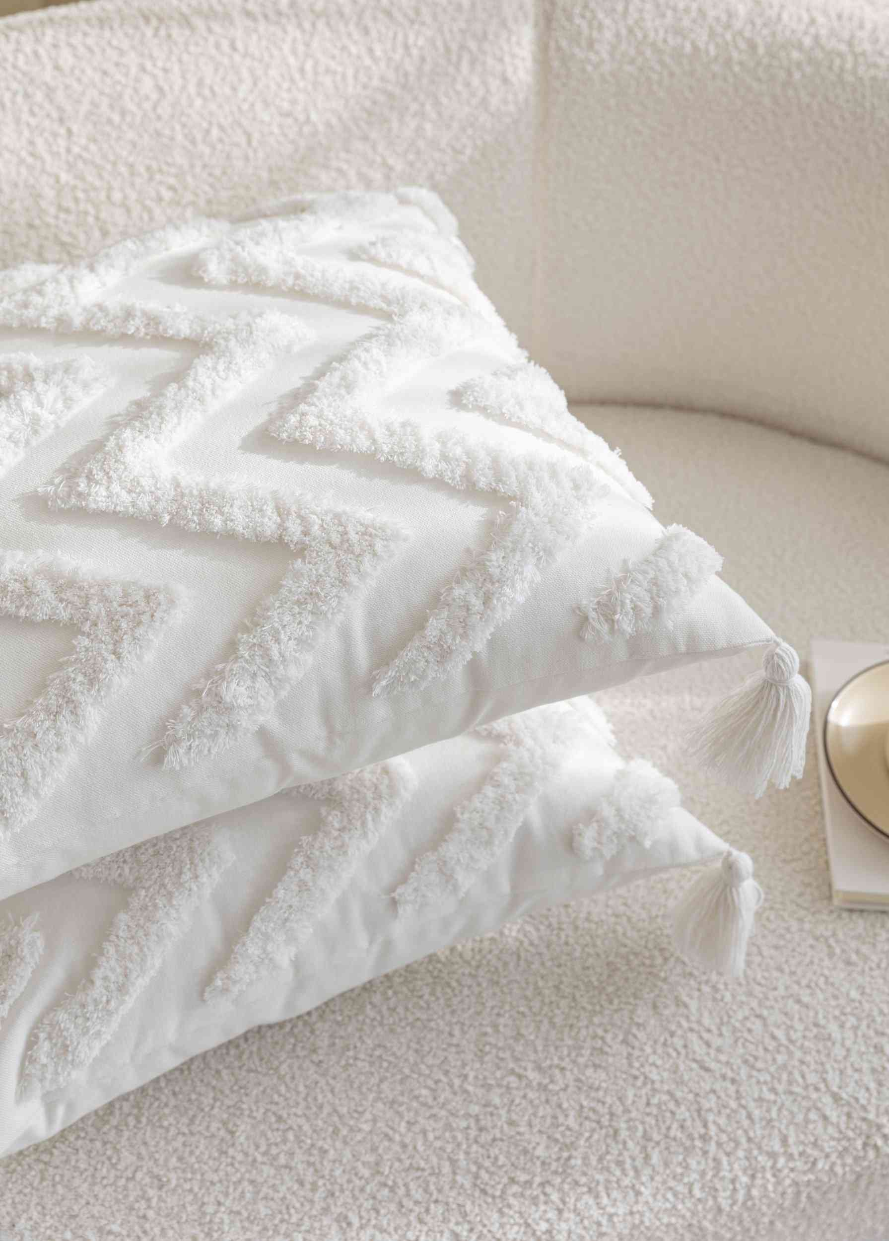 Kissenhülle »Bonn« Frottee-Stickerei 100% Baumwolle Zickzack-Design hochwertiger Leinenstoff 202495K Kissenhülle 3F3A3728 | Gardinenbox.de