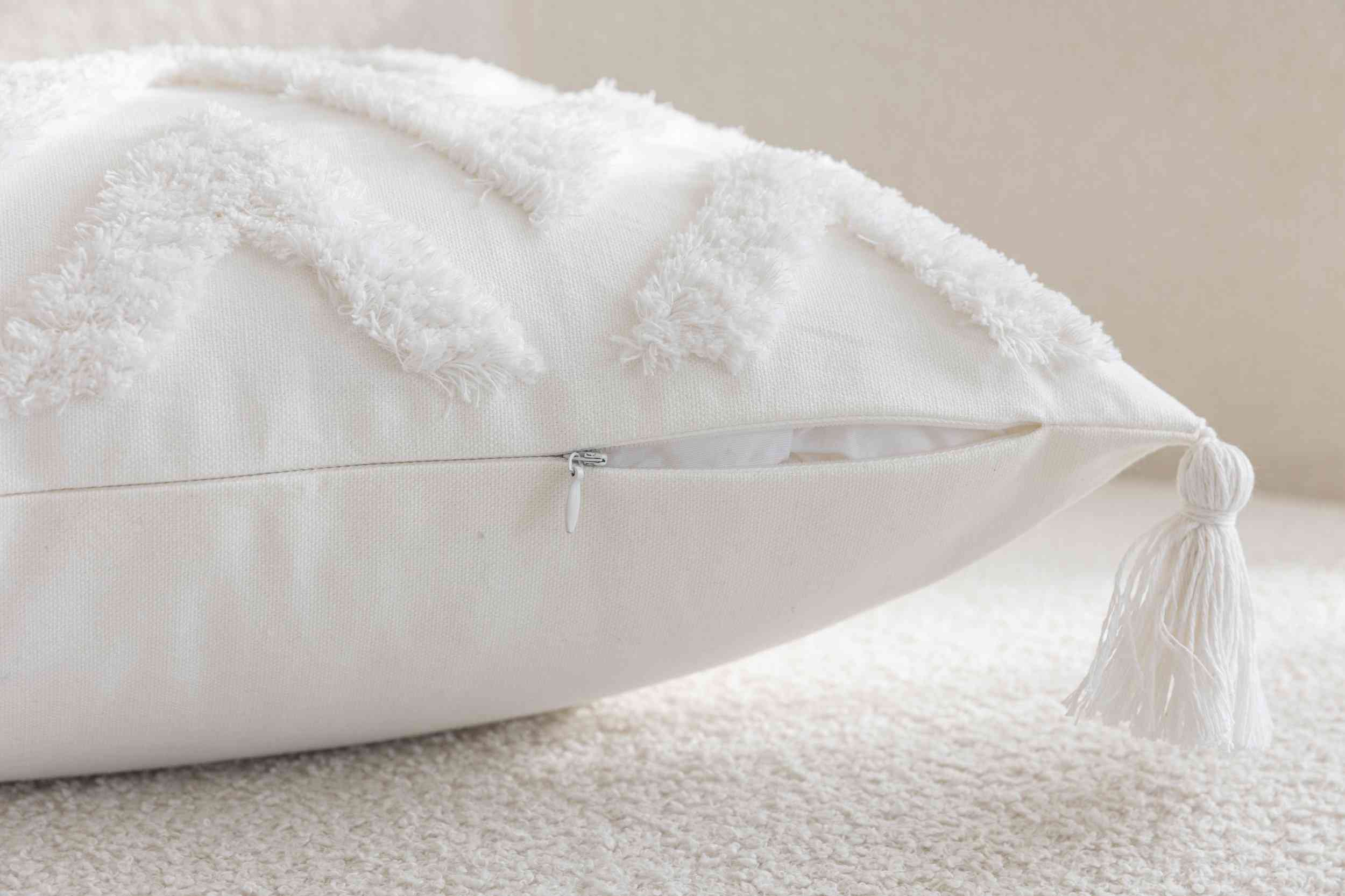 Kissenhülle »Bonn« Frottee-Stickerei 100% Baumwolle Zickzack-Design hochwertiger Leinenstoff 202495K Kissenhülle 3F3A3733 | Gardinenbox.de