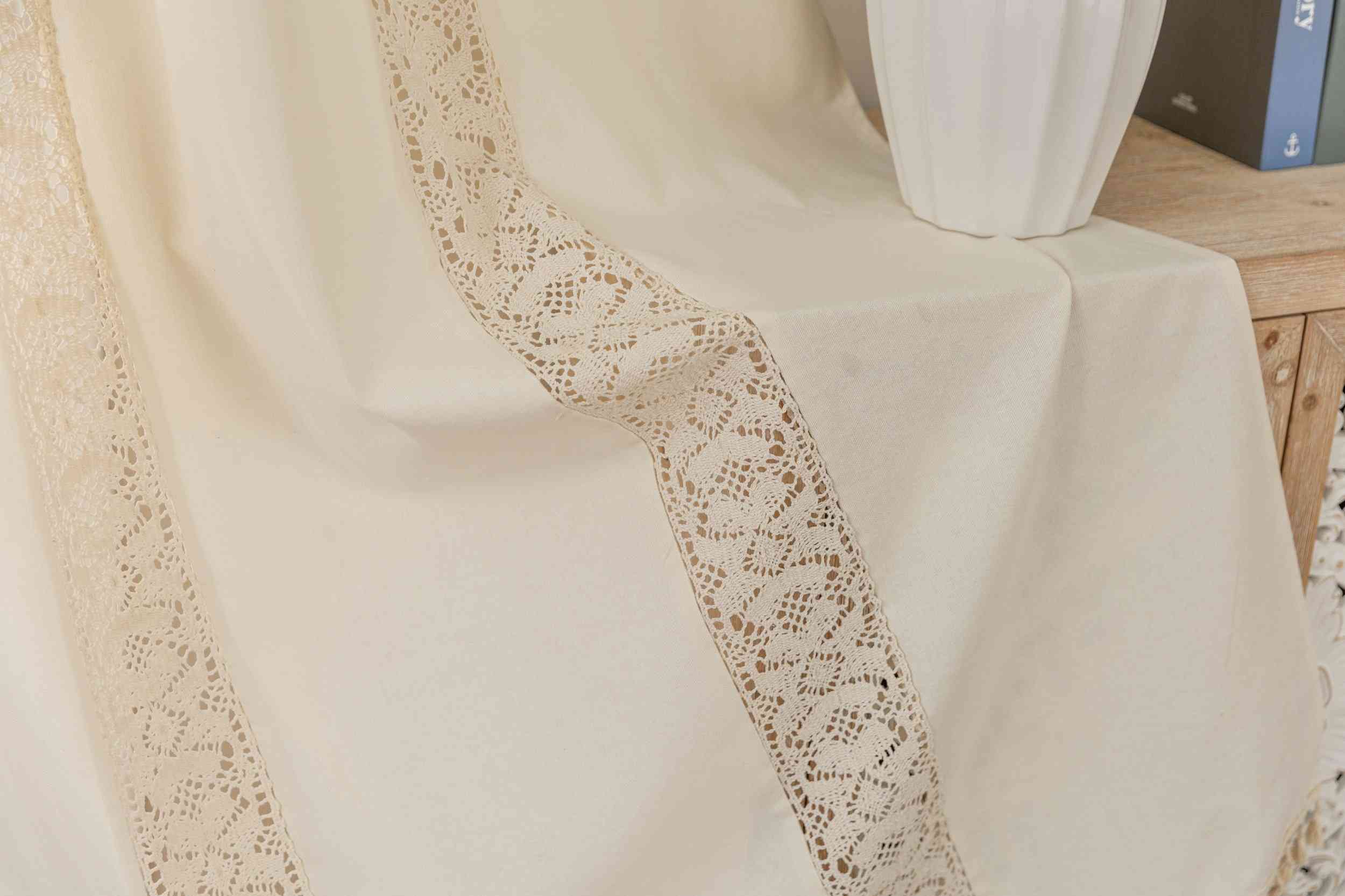 Vorhang Ösen »Osaka« HxB 245x140 cm Creme 100% Baumwolle Linenlook Makrameespitze Bommeln Raffhalter Gardinenschal 3F3A7223 | Gardinenbox.de