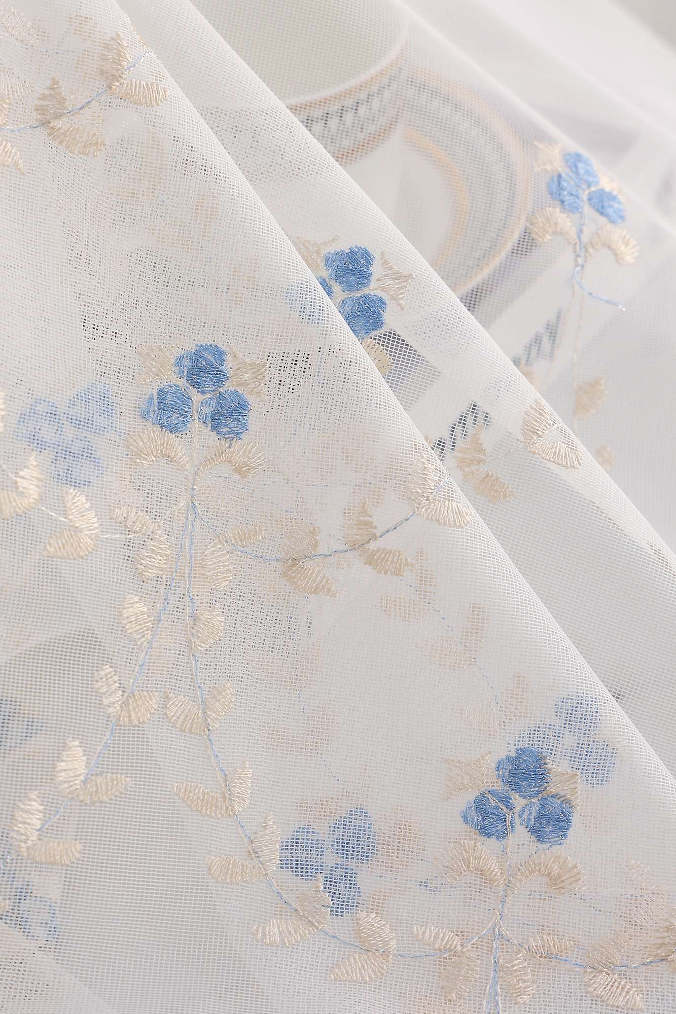 Gardine Raschel Stickerei Design »Florenz« Multiband für Gardinenschiene und Gardinenstange Elegante Fensterdekoration 2023200 Gardinenschal 593A0075 | Gardinenbox.de