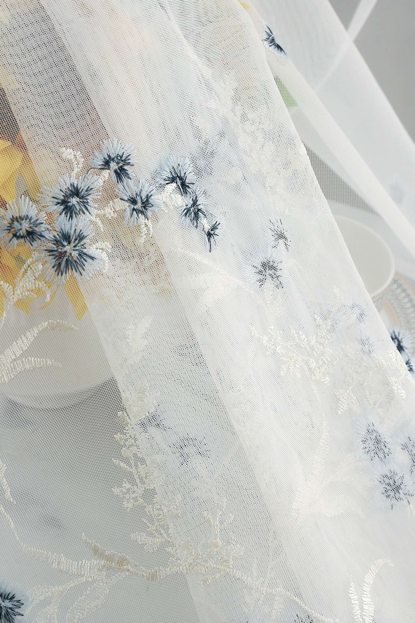 Gardine Raschel Stickerei Design »Florenz« Multiband für Gardinenschiene und Gardinenstange Elegante Fensterdekoration 2023200 Gardinenschal 593A0110 | Gardinenbox.de