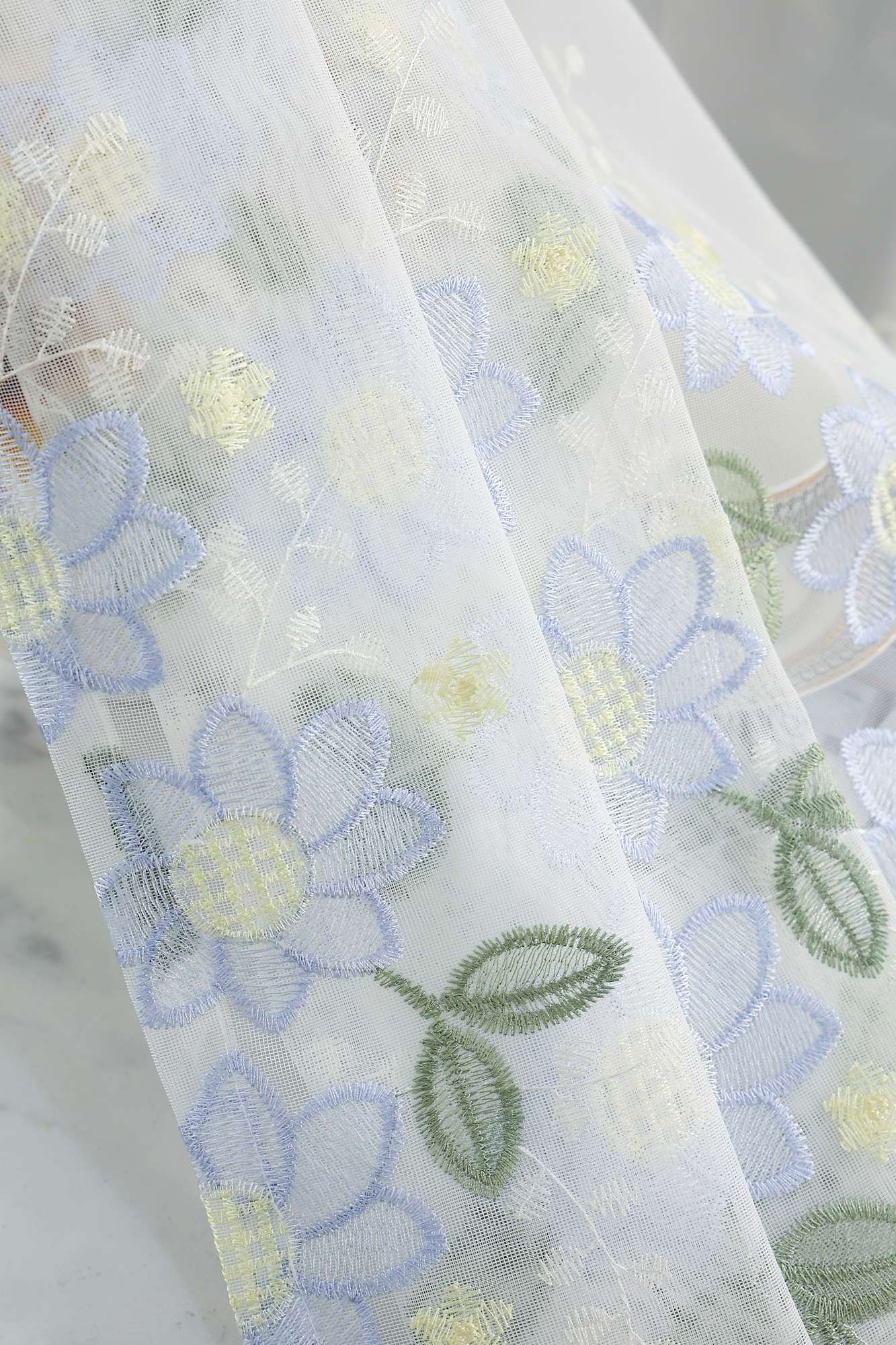 Gardine Raschel Stickerei Design »Florenz« Multiband für Gardinenschiene und Gardinenstange Elegante Fensterdekoration 2023200 Gardinenschal 593A0120 | Gardinenbox.de