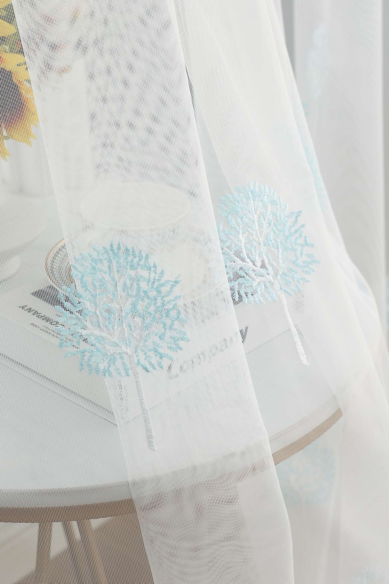 Gardine Raschel Stickerei Design »Florenz« Multiband für Gardinenschiene und Gardinenstange Elegante Fensterdekoration 2023200 Gardinenschal 593A0181 | Gardinenbox.de