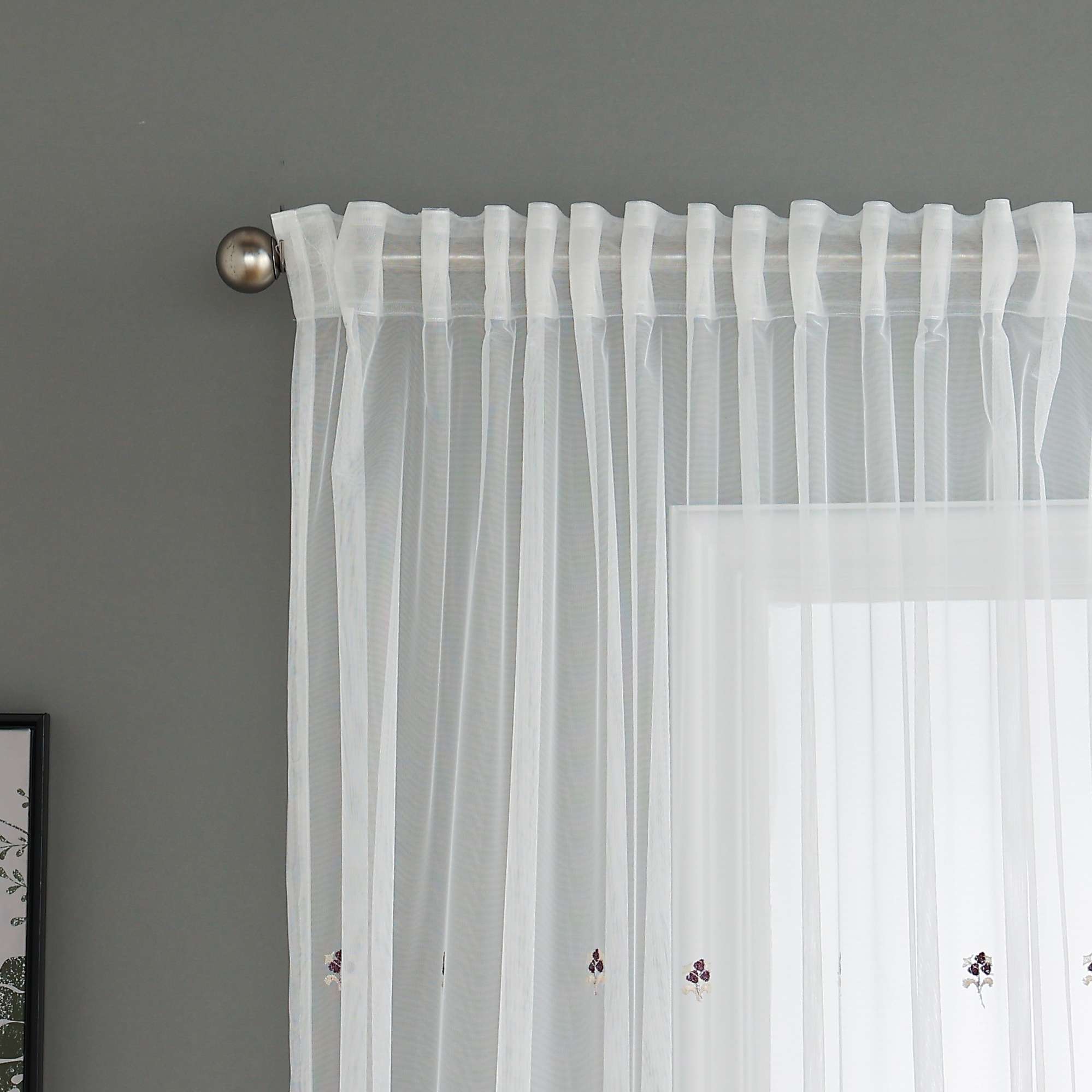 Gardine Raschel Stickerei Design »Florenz« Multiband für Gardinenschiene und Gardinenstange Elegante Fensterdekoration 2023200 Gardinenschal 593A0184 | Gardinenbox.de