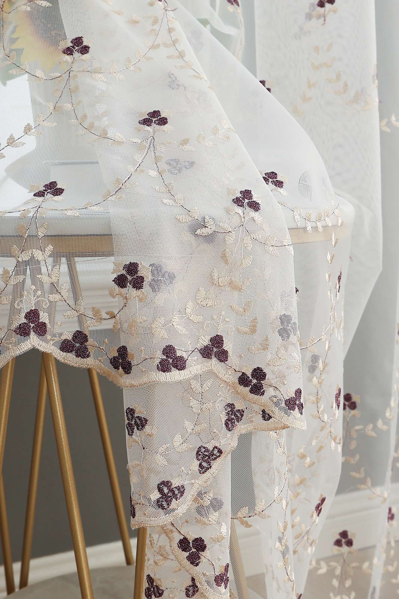 Gardine Raschel Stickerei Design »Florenz« Multiband für Gardinenschiene und Gardinenstange Elegante Fensterdekoration 2023200 Gardinenschal 593A0191 | Gardinenbox.de