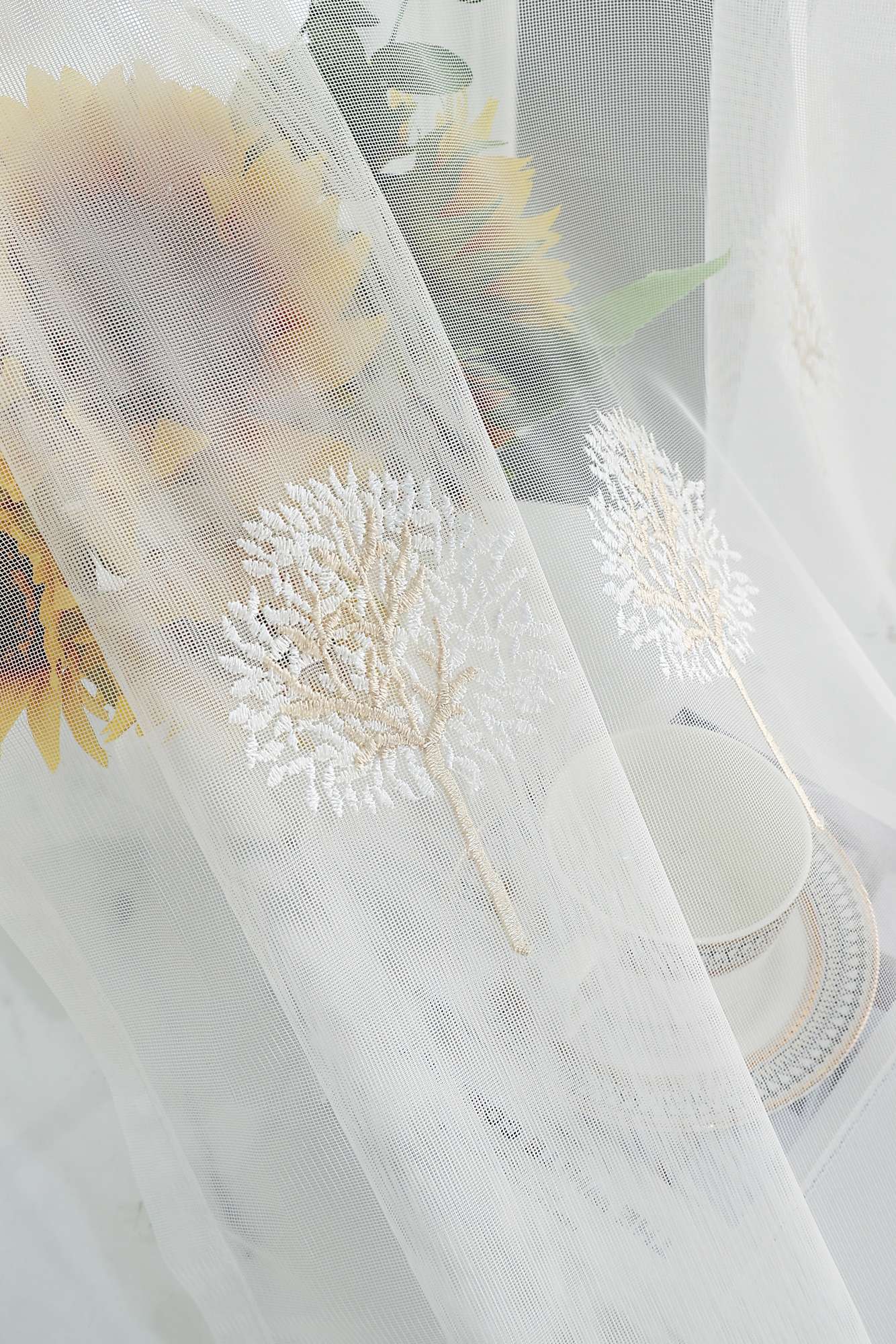 Gardine Raschel Stickerei Design »Florenz« Multiband für Gardinenschiene und Gardinenstange Elegante Fensterdekoration 2023200 Gardinenschal 593A0213 | Gardinenbox.de