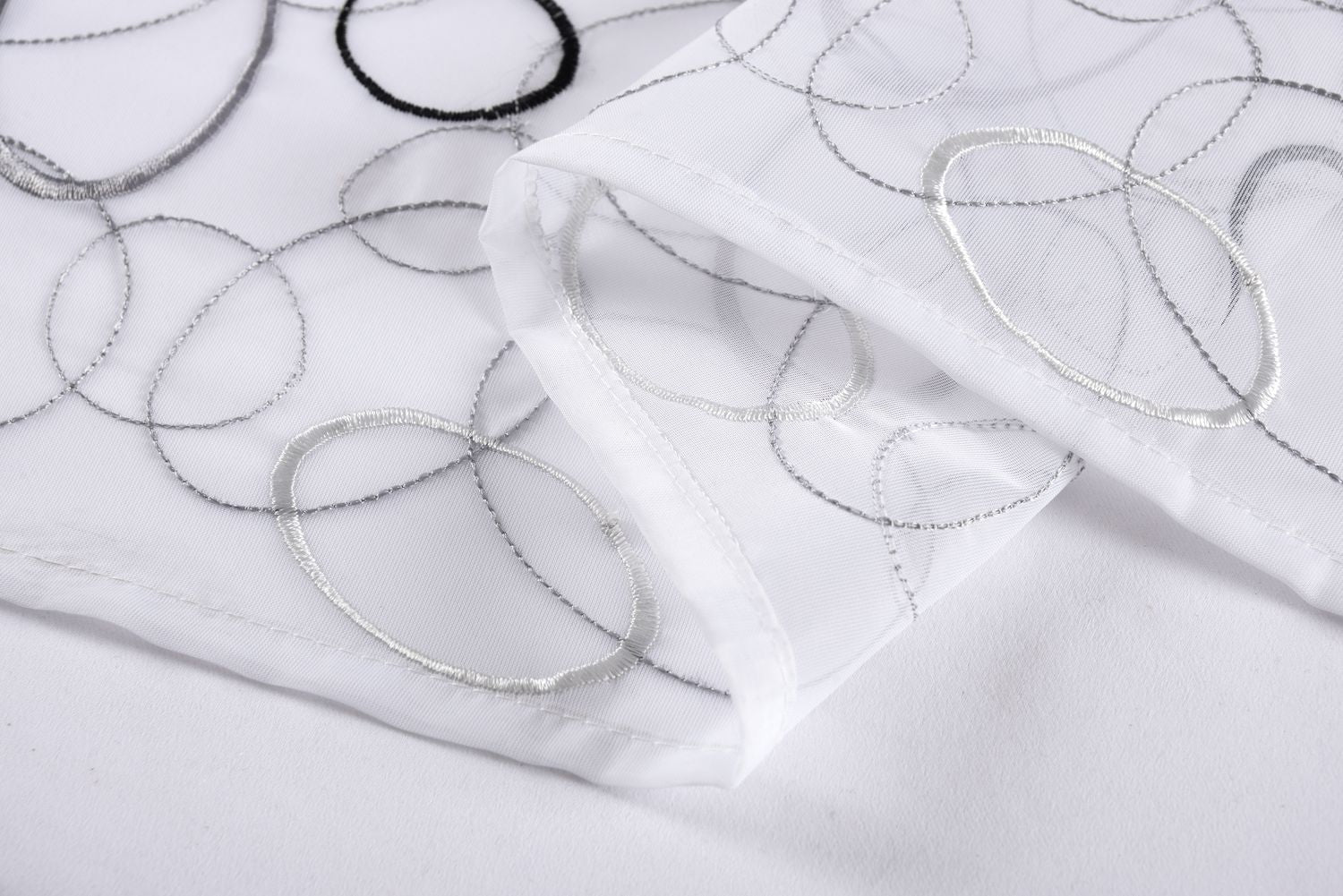 AURA Stickerei Gardinen Set 4 Tlg. Raffhalter Tunneldurchzug Gardinenband für Gardinenschienen 112230 Scheibengardine AURA_Stickerei_Gardinen_Set_4_Tlg._Raffhalter_Tunneldurchzug_Gardinenband_fur_Gardinenschienen_112230_-_Gardinenbox.de_-_-3678374 | Gardinenbox.de