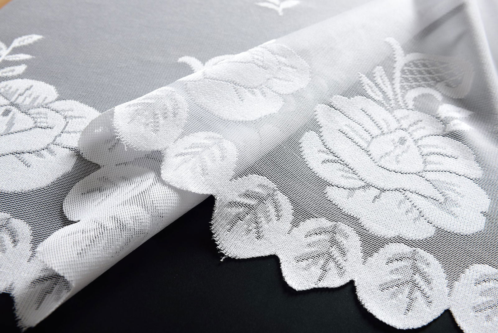 Bogenstore Gardine Jacquard , Blumenmuster Weiß Kräuselband Universalband Faltenband Store 13140 Gardinenstore Bogenstore_Gardine_Jacquard_Blumenmuster_Weiss_Krauselband_Universalband_Faltenband_Store_13140_-_Gardinenbox.de_-_-3678704 | Gardinenbox.de