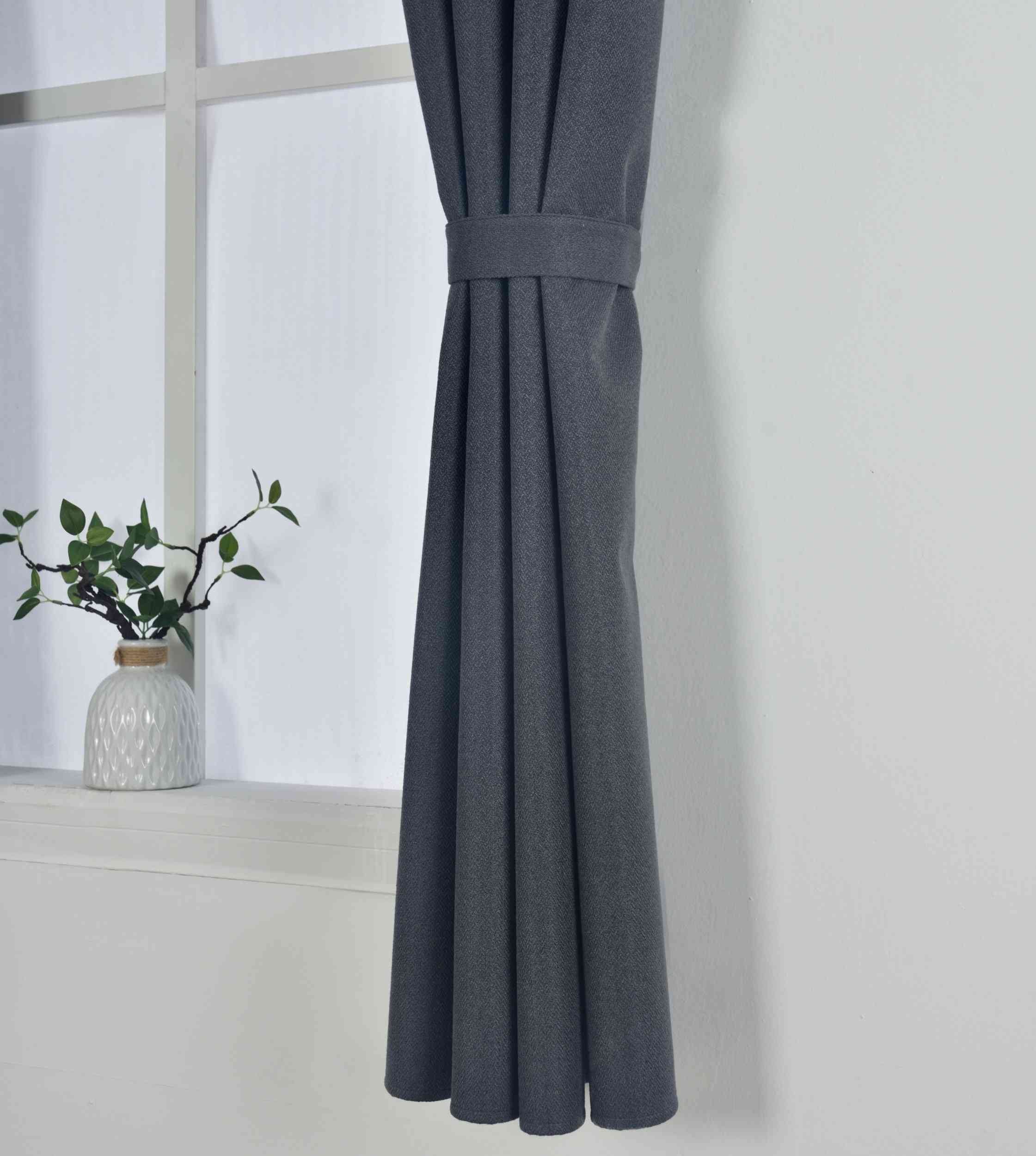 Verdunkelungsvorhang Ösen Raffhalter 100% Verdunkelung Blackout »München Dark« Dreischichtige Bindung Fischgrätmuster 202410 Vorhang DSC_4293 | Gardinenbox.de