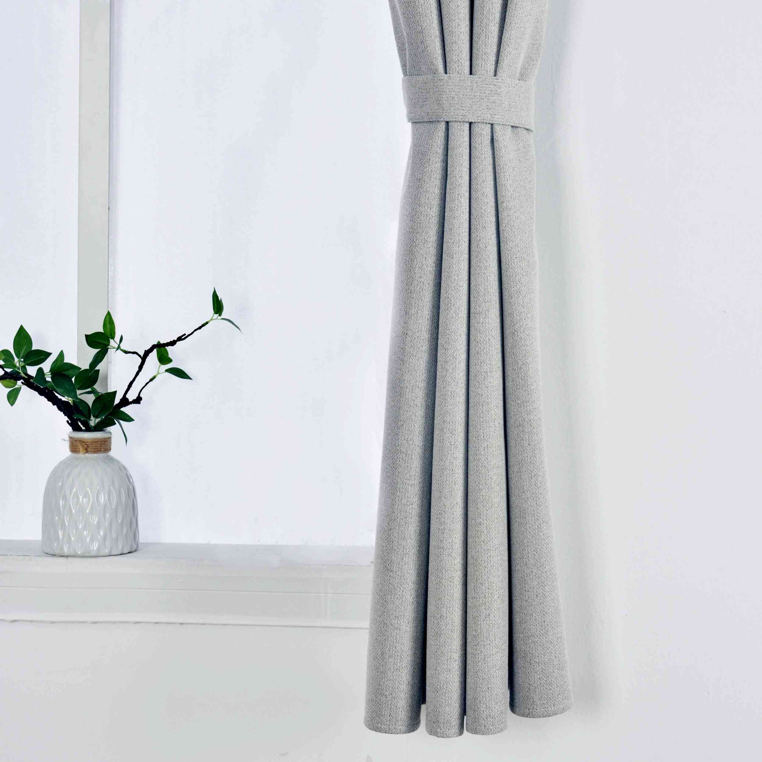 Verdunkelungsvorhang Ösen Raffhalter 100% Verdunkelung Blackout »München Dark« Dreischichtige Bindung Fischgrätmuster 202410 Vorhang DSC_4303 | Gardinenbox.de