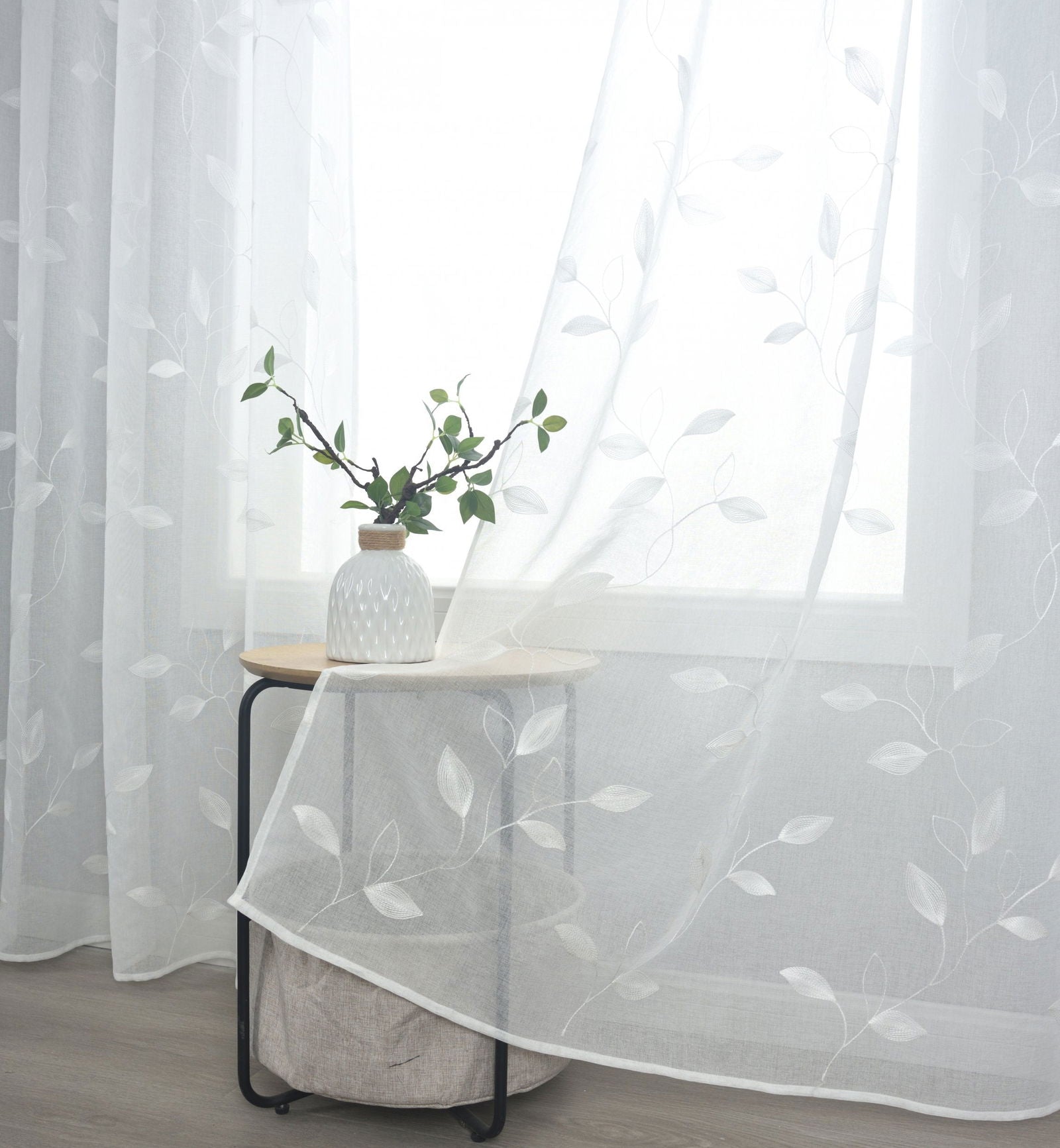 Gardine Leinenoptik Metallösen »BAMBERG« zarte Stickerei Blattmuster lichtdurchlässig pflegeleicht 2023495 Gardinenschal Gardine_Leinenoptik_Metallosen_BAMBERG_zarte_Stickerei_Blattmuster_lichtdurchlassig_pflegeleicht_2023495_-_Gardinenbox.de_-_-3681497 | Gardinenbox.de