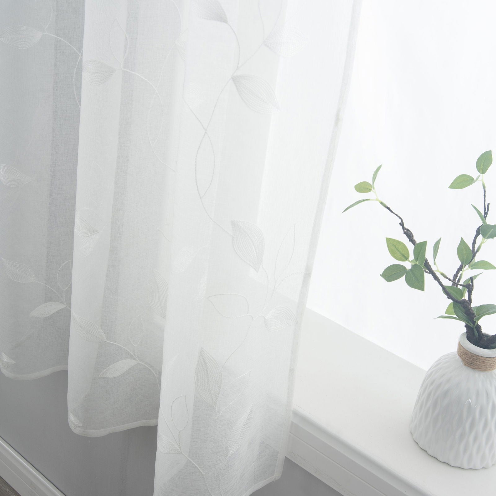 Gardine Leinenoptik Metallösen »BAMBERG« zarte Stickerei Blattmuster lichtdurchlässig pflegeleicht 2023495 Gardinenschal Gardine_Leinenoptik_Metallosen_BAMBERG_zarte_Stickerei_Blattmuster_lichtdurchlassig_pflegeleicht_2023495_-_Gardinenbox.de_-_-3681504 | Gardinenbox.de