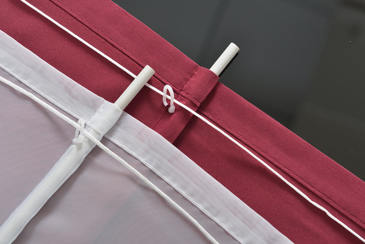 Doppel Raffrollo Palma Microsatin matt Voile Faltgardinen Faltrollo Schlaufenrollo mit Universalgardinenband 20410 Raffrollo Img29967 | Gardinenbox.de