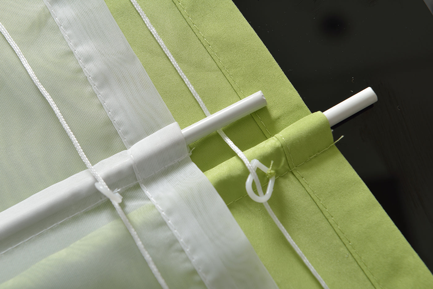 Doppel Raffrollo Palma Microsatin matt Voile Faltgardinen Faltrollo Schlaufenrollo mit Universalgardinenband 20410 Raffrollo Img35837 | Gardinenbox.de