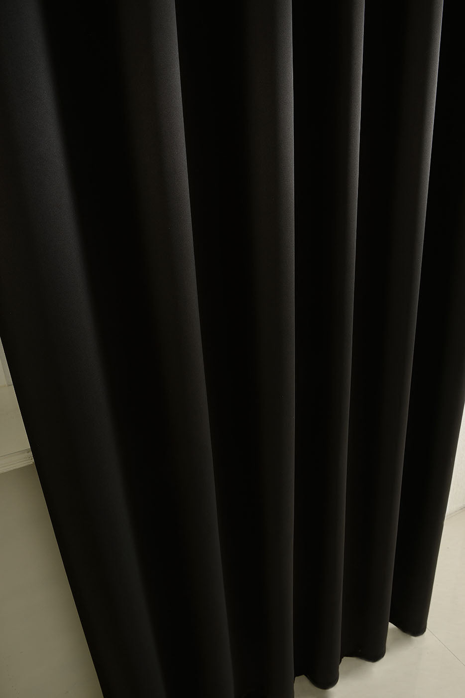 Verdunkelungsvorhag mit Schlaufen matt uni Farben aus weichfallenden blickdichten Stoff blickdicht Blackout 20610 Vorhang Img49673 | Gardinenbox.de