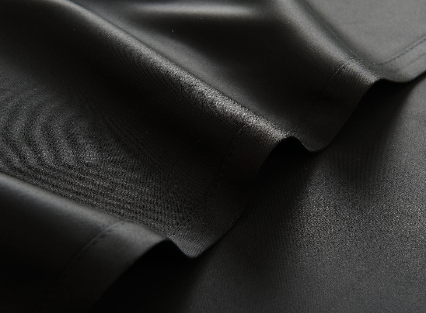 Verdunkelungsvorhag mit Schlaufen matt uni Farben aus weichfallenden blickdichten Stoff blickdicht Blackout 20610 Vorhang Img49678 | Gardinenbox.de