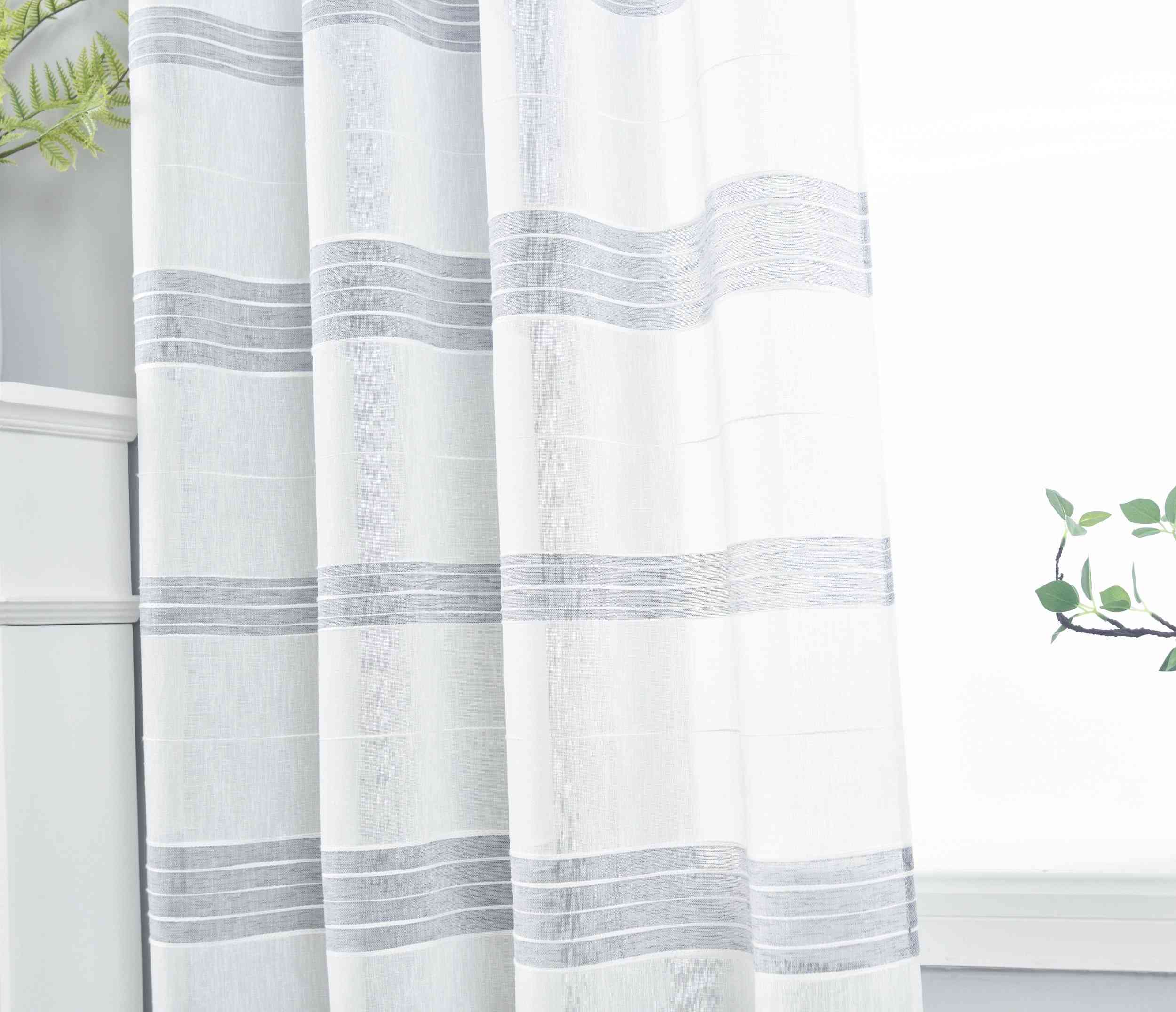 Halbtransparente Gardine mit Ösen »Frankfurt« Leinenbindung Robust Formstabil Linienmuster 202460 Gardinenschal Img6491 | Gardinenbox.de