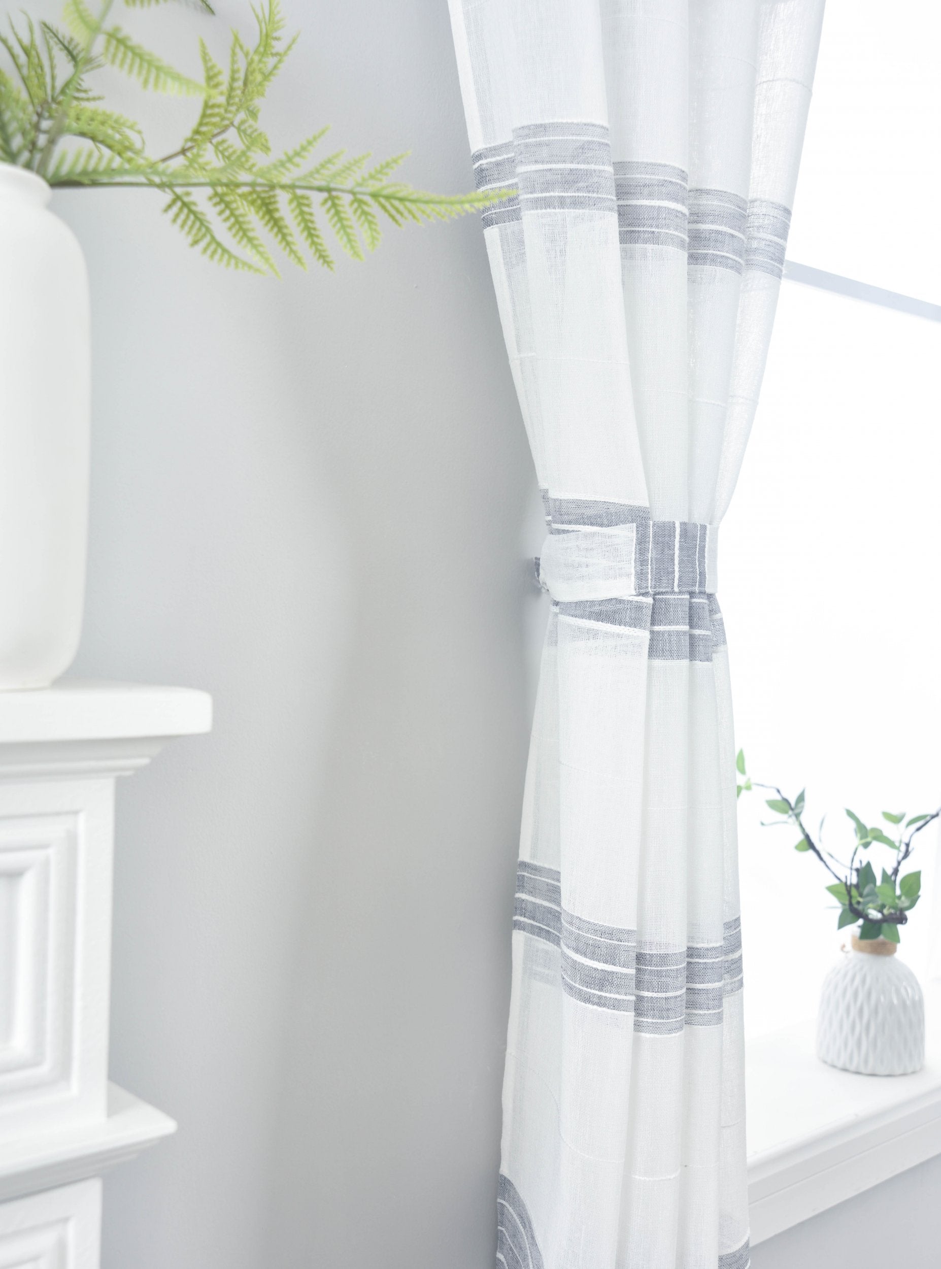 Halbtransparente Gardine mit Ösen »Frankfurt« Leinenbindung Robust Formstabil Linienmuster 202460 Gardinenschal Img6495 | Gardinenbox.de